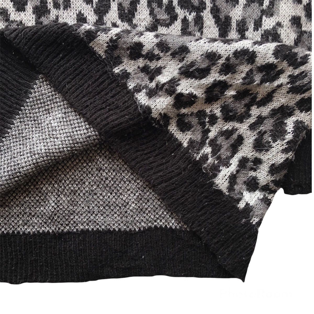GU Black Leopard Pattern Knit Sweater Pullover by GU Japan Size L / US 10 / IT 46 - 11 Thumbnail
