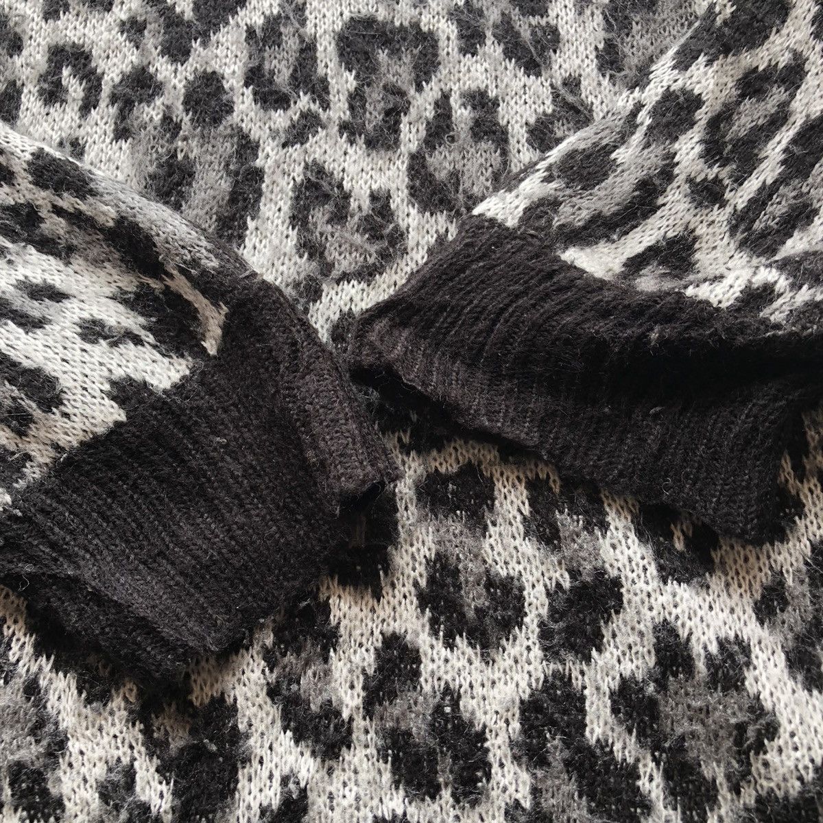 GU Black Leopard Pattern Knit Sweater Pullover by GU Japan Size L / US 10 / IT 46 - 9 Thumbnail