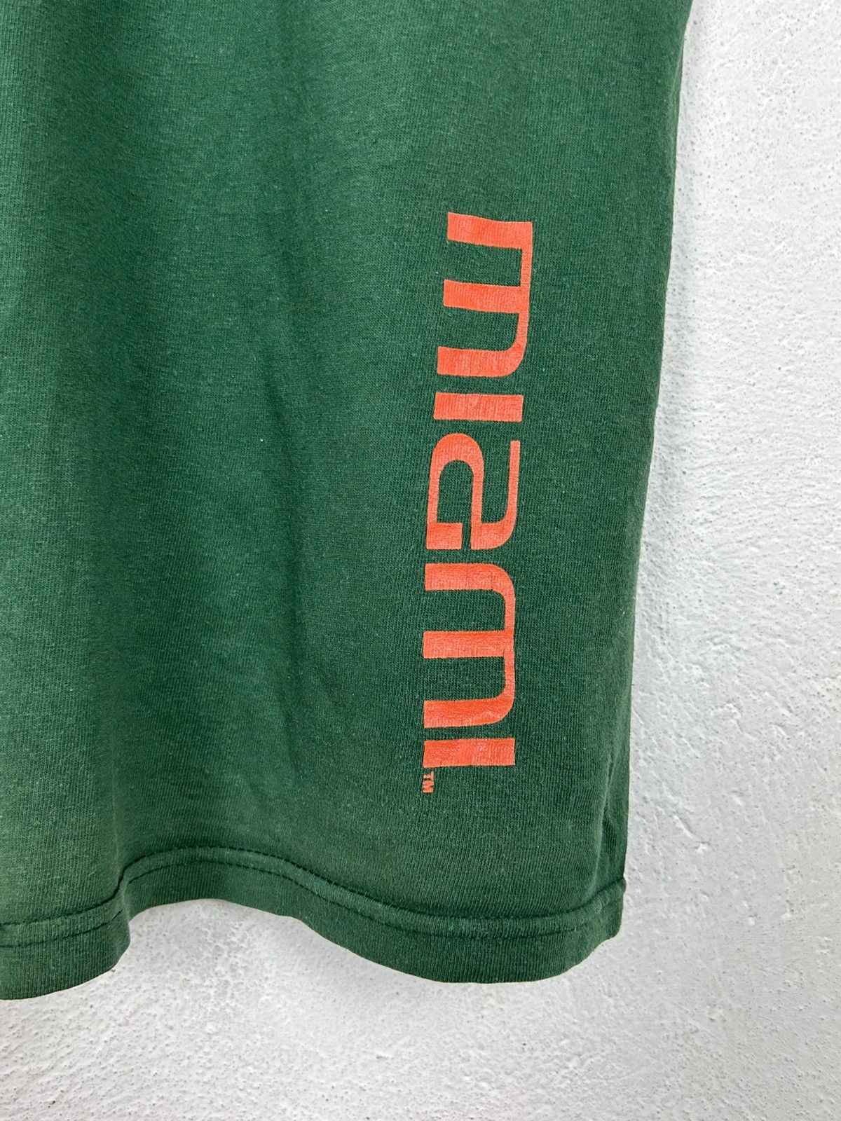 Nike 00s Vintage Nike Team Miami Hurricanes College Team T-Shirt Size US M / EU 48-50 / 2 - 5 Thumbnail