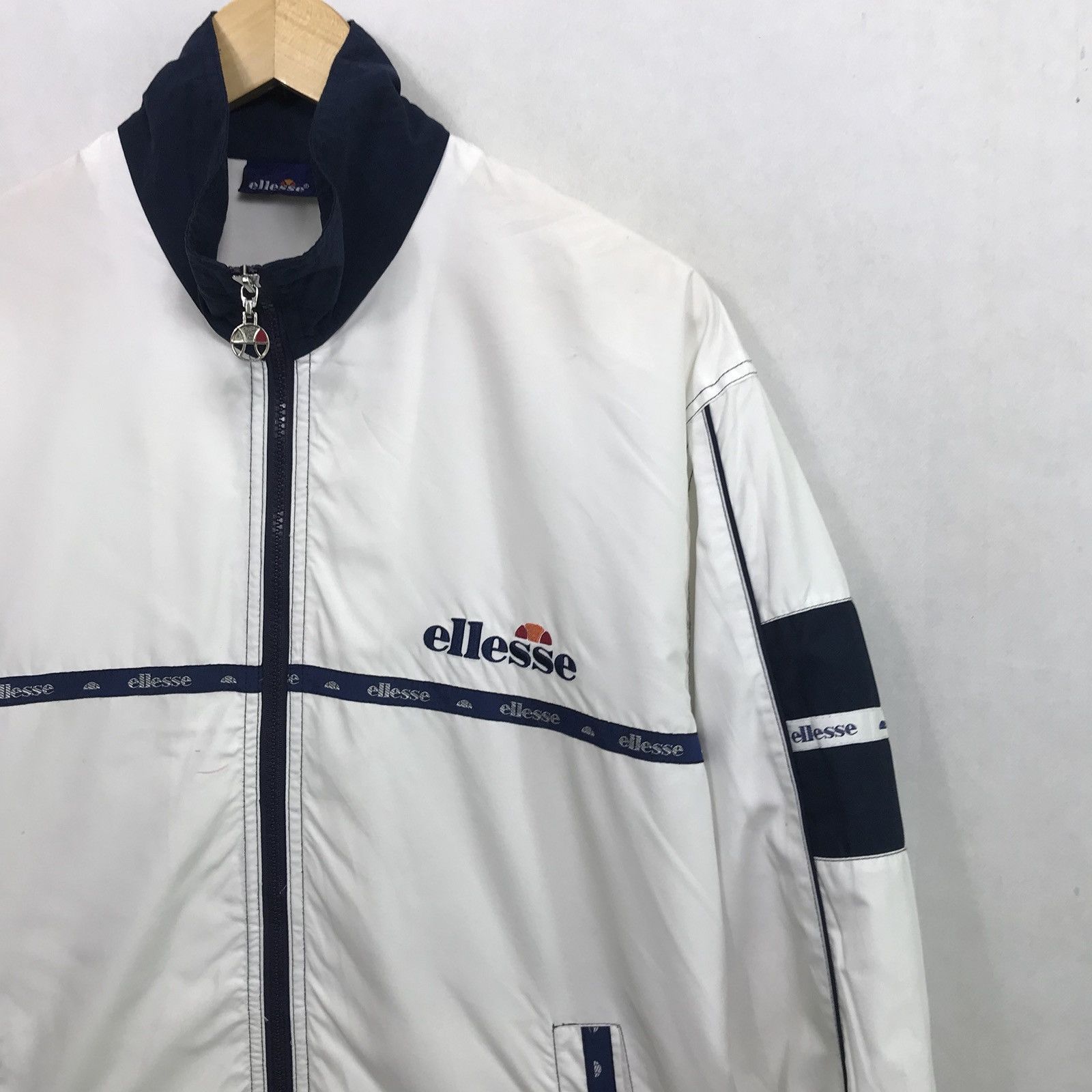 Ellesse Vintage 90s Ellesse Nylon Jacket Streetwear Nice Design Size US M / EU 48-50 / 2 - 4 Thumbnail