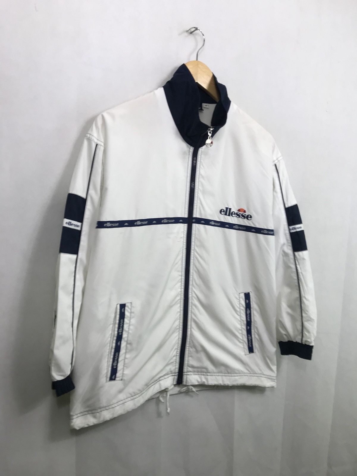 Ellesse Vintage 90s Ellesse Nylon Jacket Streetwear Nice Design Size US M / EU 48-50 / 2 - 3 Thumbnail
