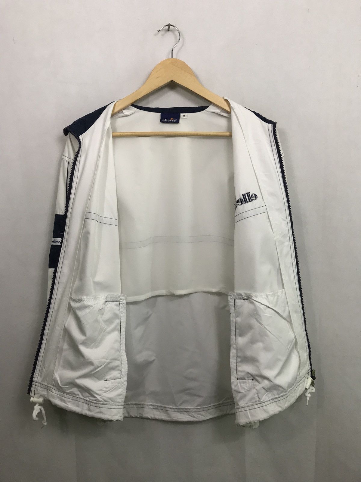 Ellesse Vintage 90s Ellesse Nylon Jacket Streetwear Nice Design Size US M / EU 48-50 / 2 - 9 Thumbnail