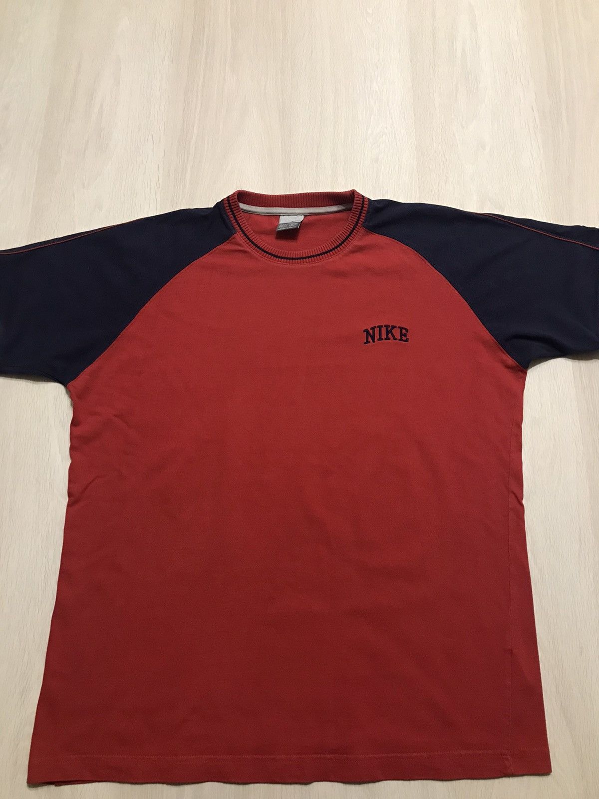 Vintage Vintage Nike T-Shirt size XL 90’s Size US XL / EU 56 / 4 - 1 Thumbnail