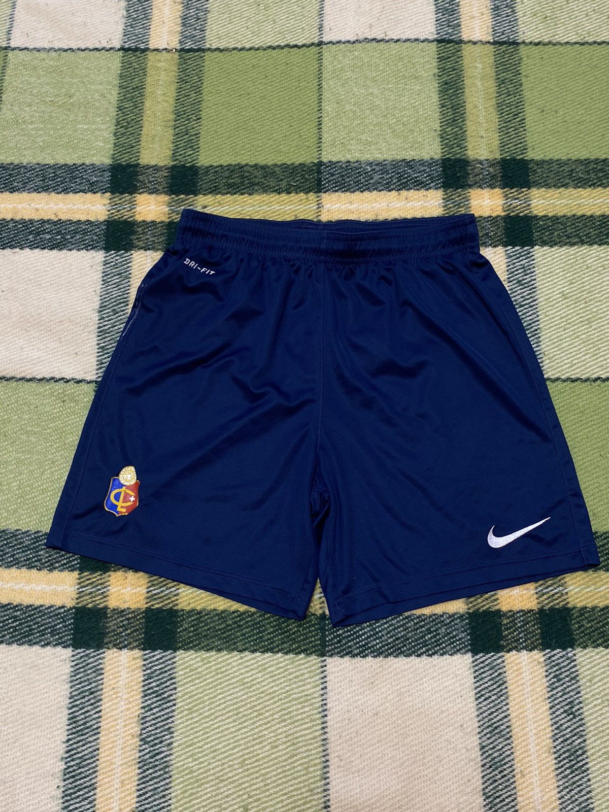 Nike Vintage Nike shorts streetwear swoosh casual y2k size S Size US 30 / EU 46 - 1 Thumbnail