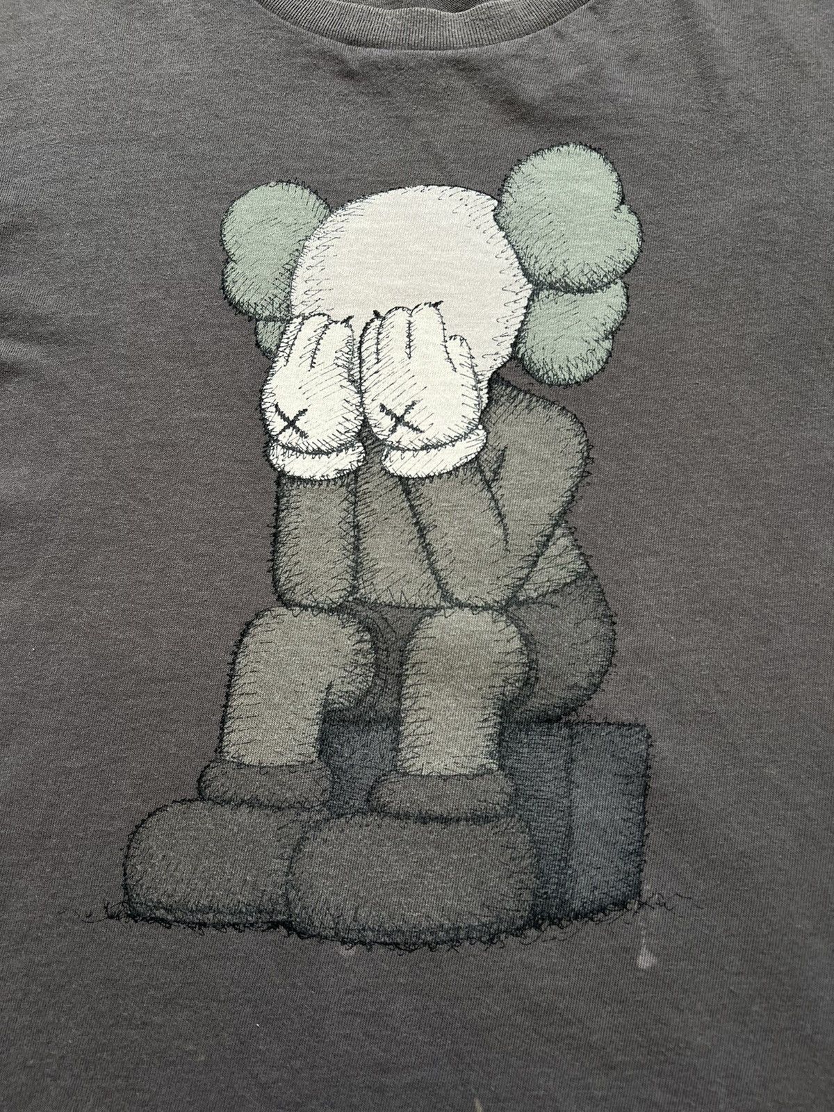 Kaws × Uniqlo KAWS x Uniqlo Faded Brown Tee Shirt Size US S / EU 44-46 / 1 - 3 Thumbnail