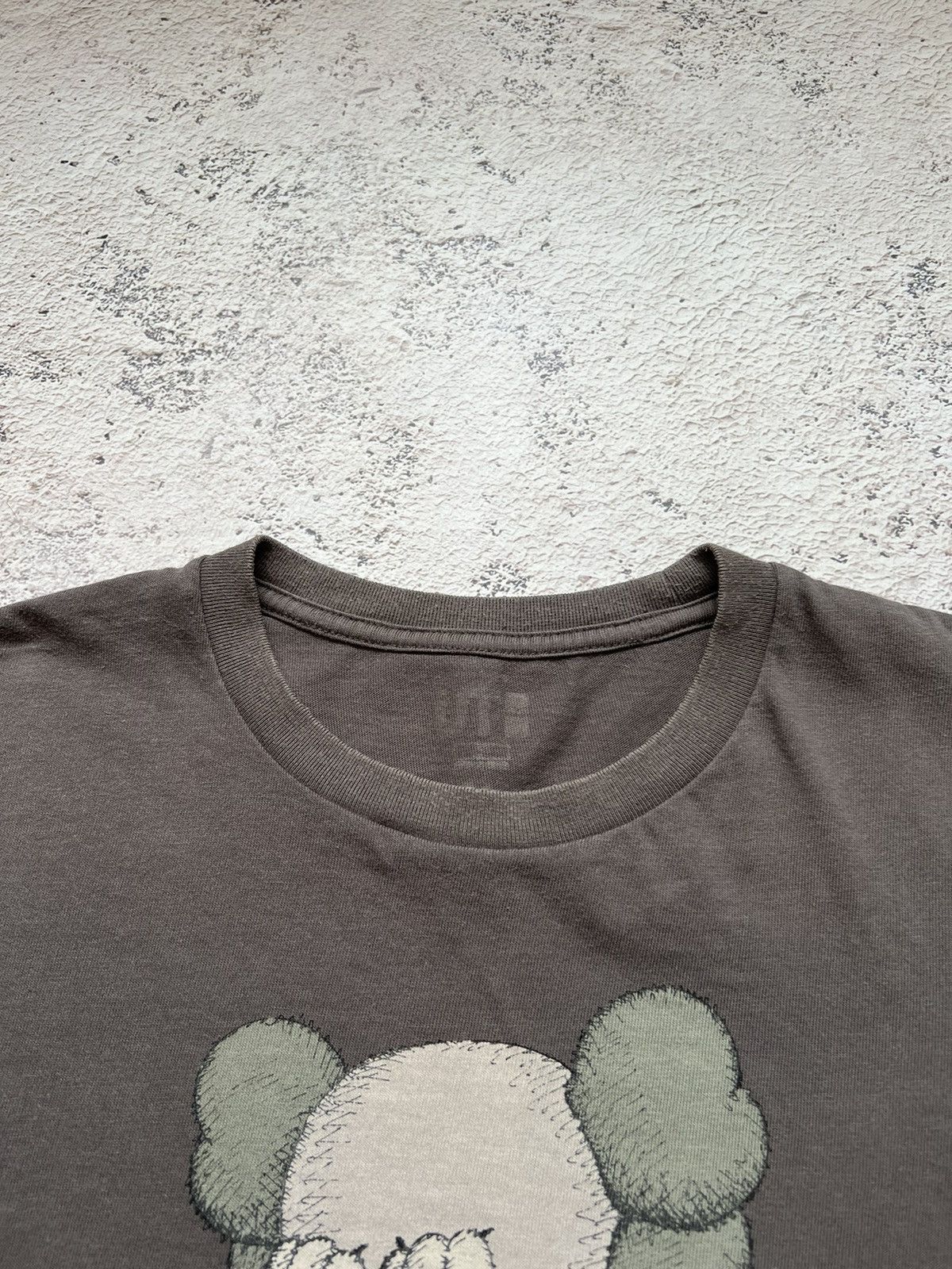 Kaws × Uniqlo KAWS x Uniqlo Faded Brown Tee Shirt Size US S / EU 44-46 / 1 - 6 Thumbnail