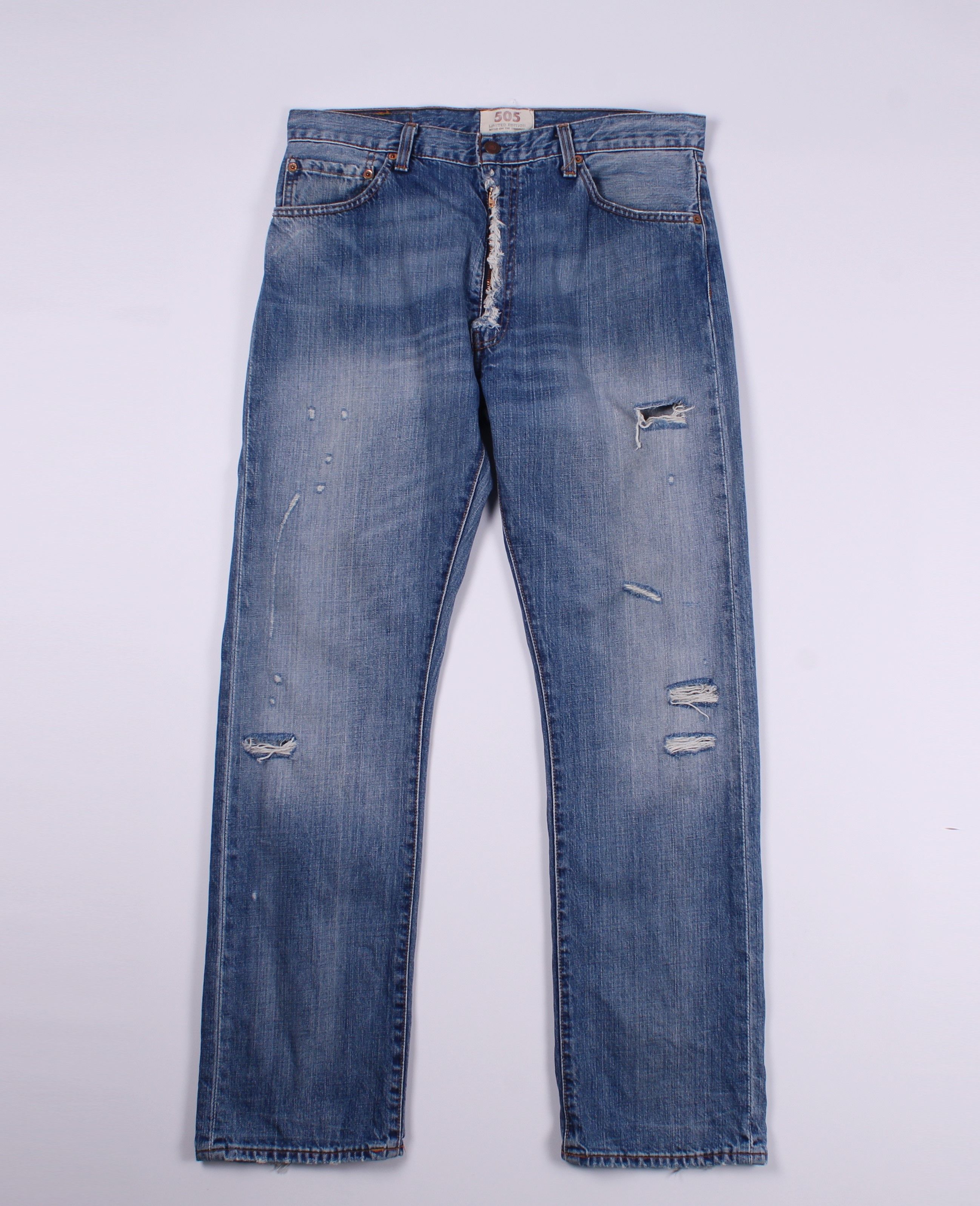 Levi's Vintage 00's LEVI'S 505 Limited Edition Distressed Jeans Size US 34 / EU 50 - 1 Thumbnail