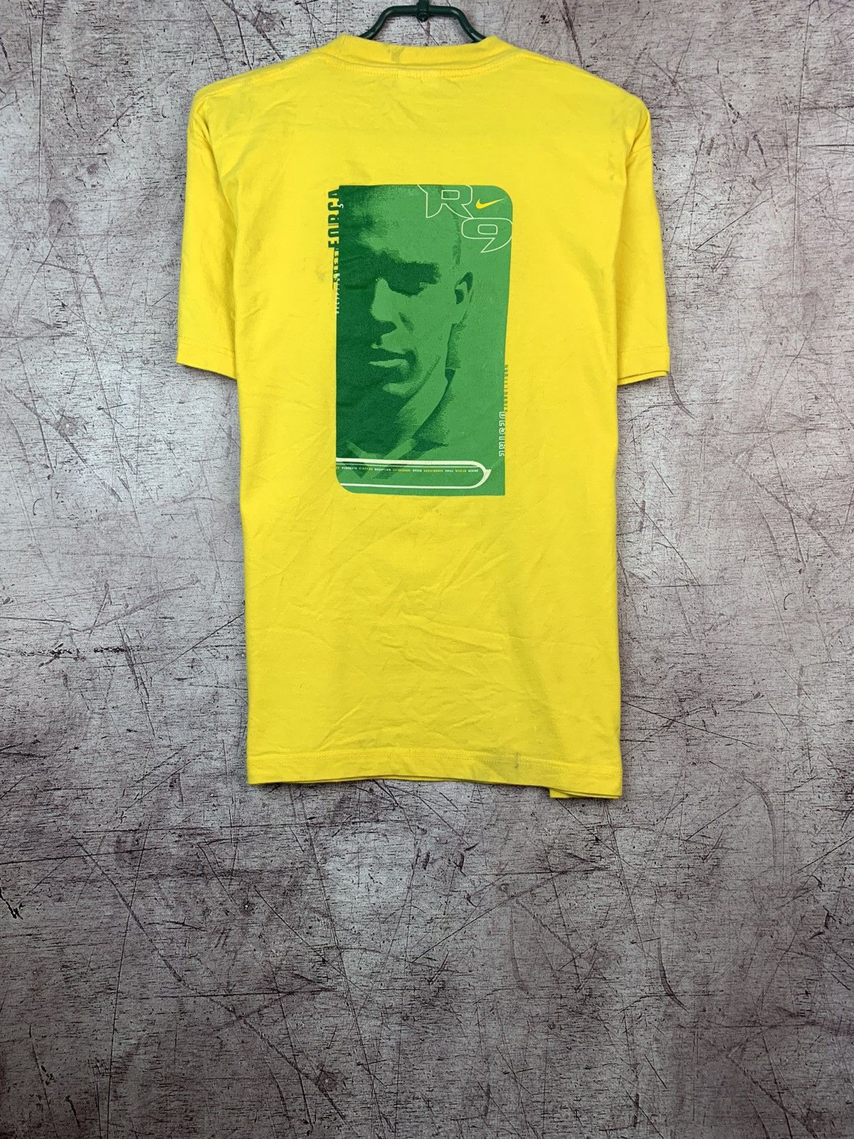 Nike Vintage Nike R9 Ronaldo Brasil Top Football Player T Shirt Size US S / EU 44-46 / 1 - 1 Thumbnail