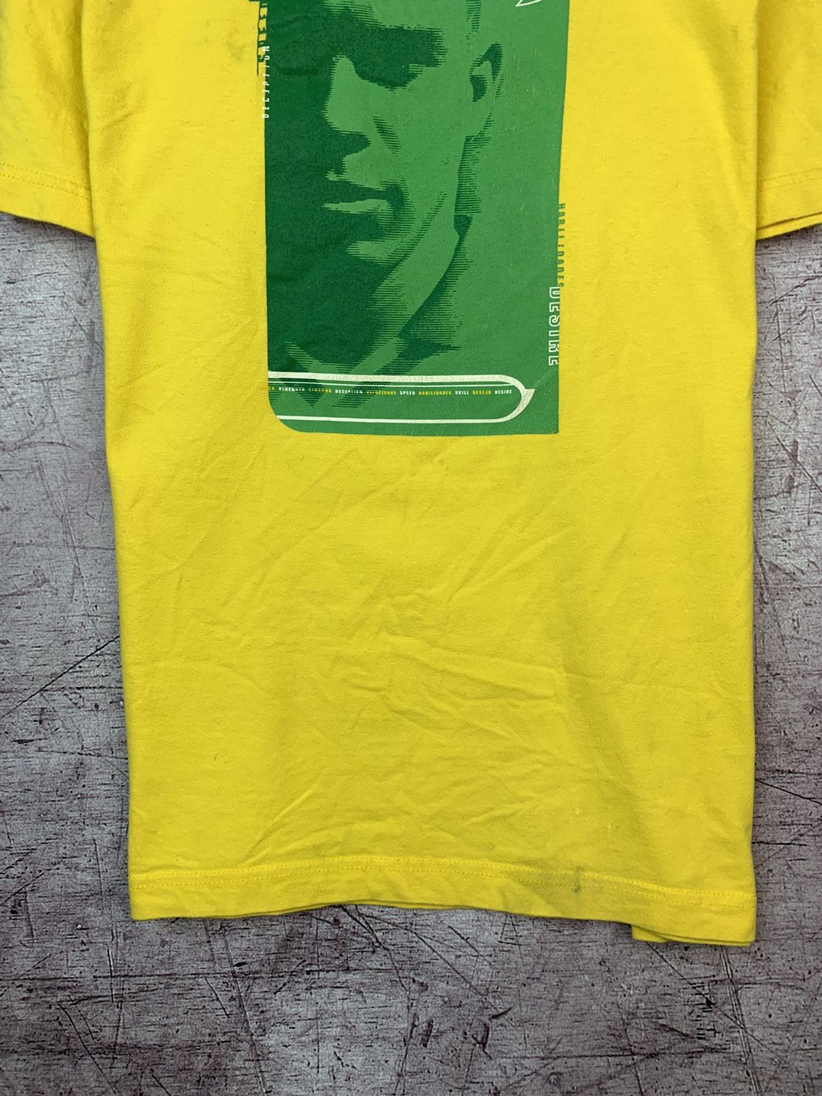 Nike Vintage Nike R9 Ronaldo Brasil Top Football Player T Shirt Size US S / EU 44-46 / 1 - 5 Thumbnail