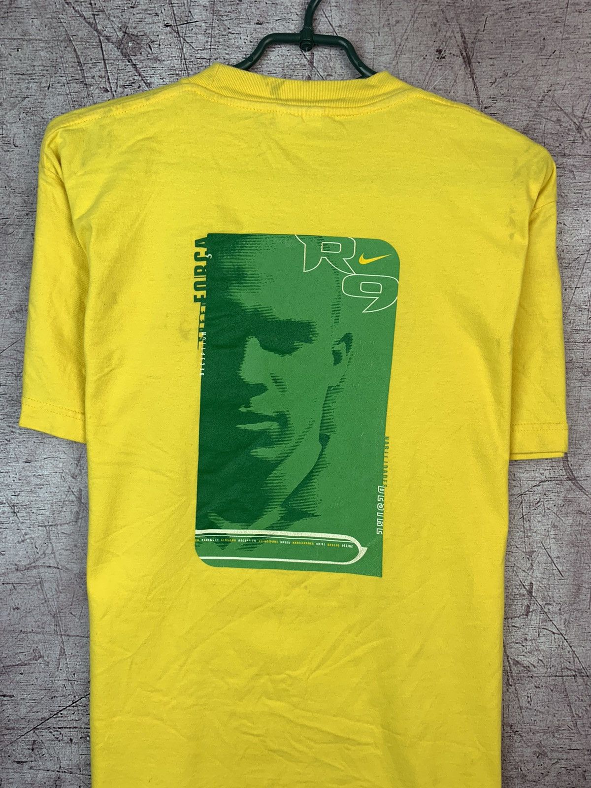 Nike Vintage Nike R9 Ronaldo Brasil Top Football Player T Shirt Size US S / EU 44-46 / 1 - 4 Thumbnail