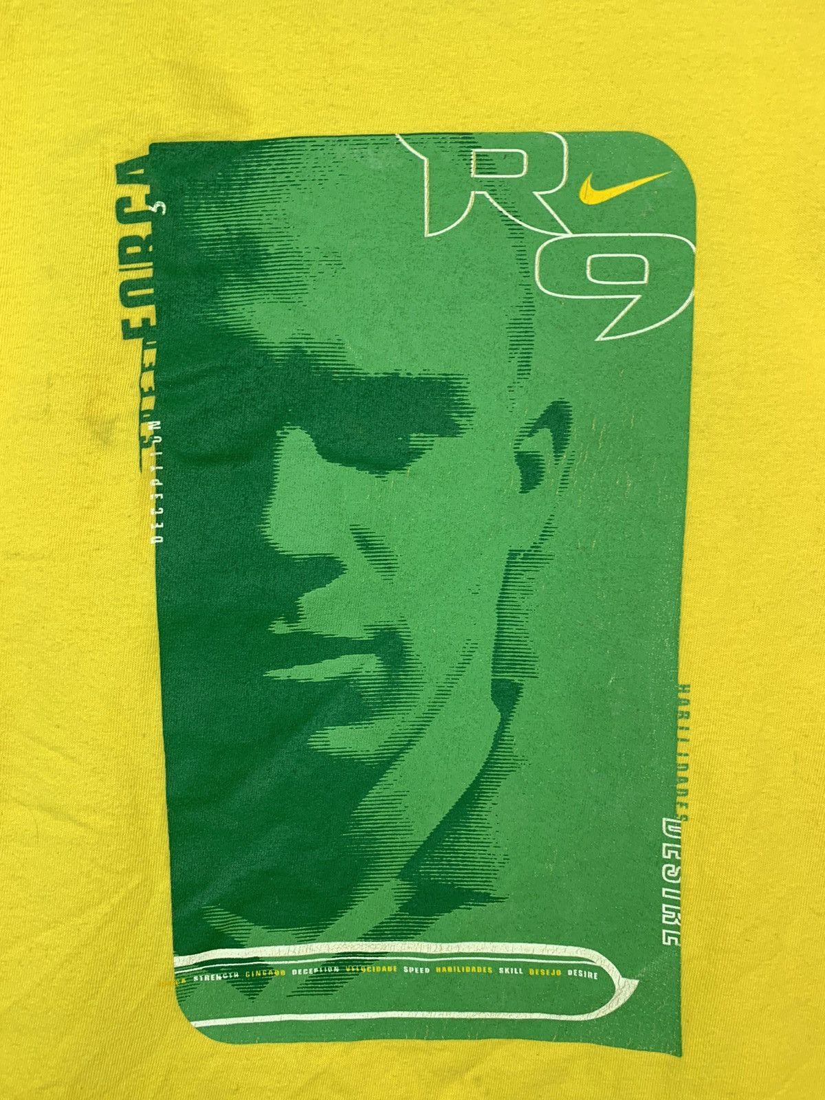 Nike Vintage Nike R9 Ronaldo Brasil Top Football Player T Shirt Size US S / EU 44-46 / 1 - 3 Thumbnail