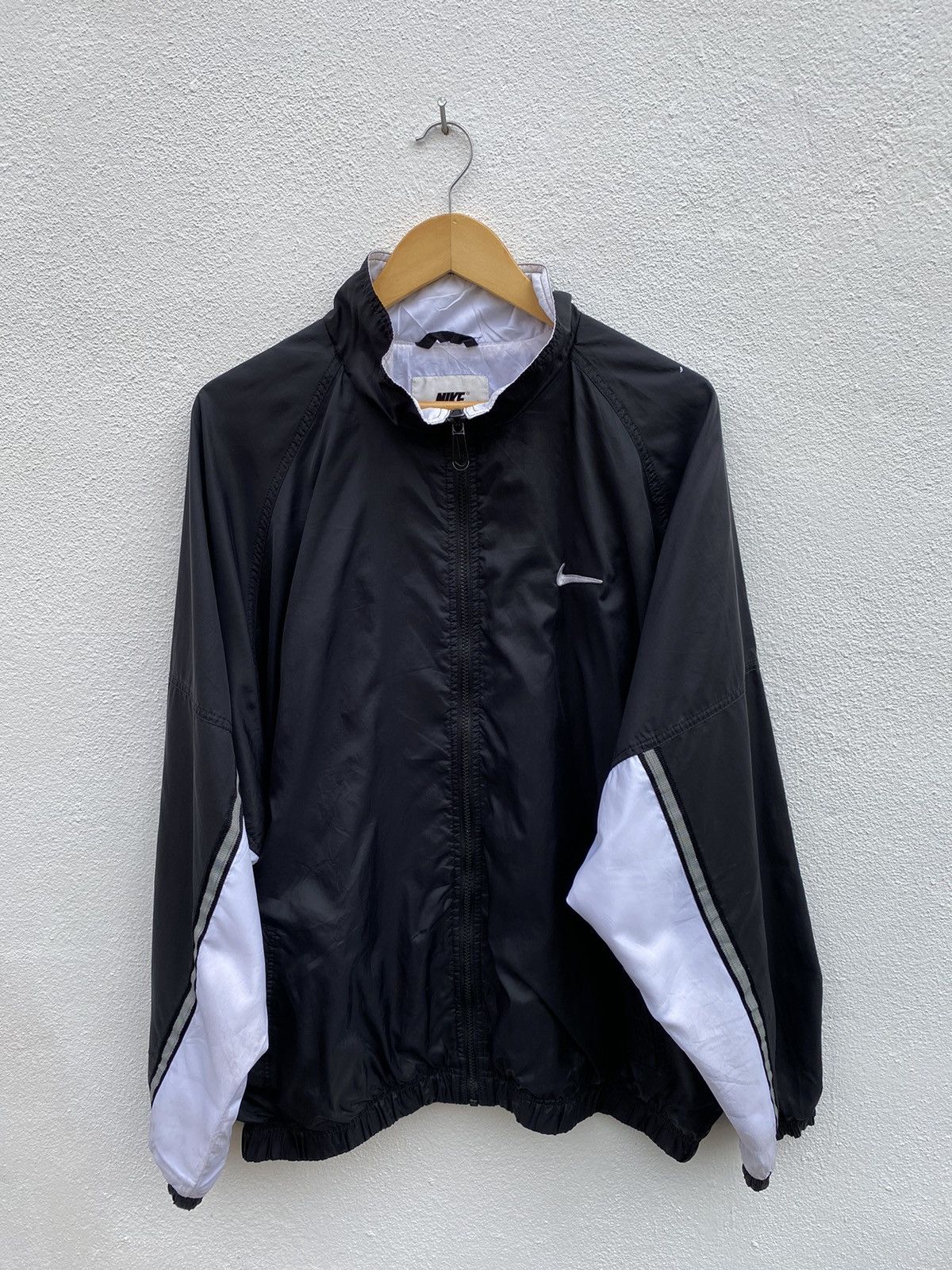 Nike × Vintage Vintage Nike windbraker big logo shirt Size US XXL / EU 58 / 5 - 2 Thumbnail
