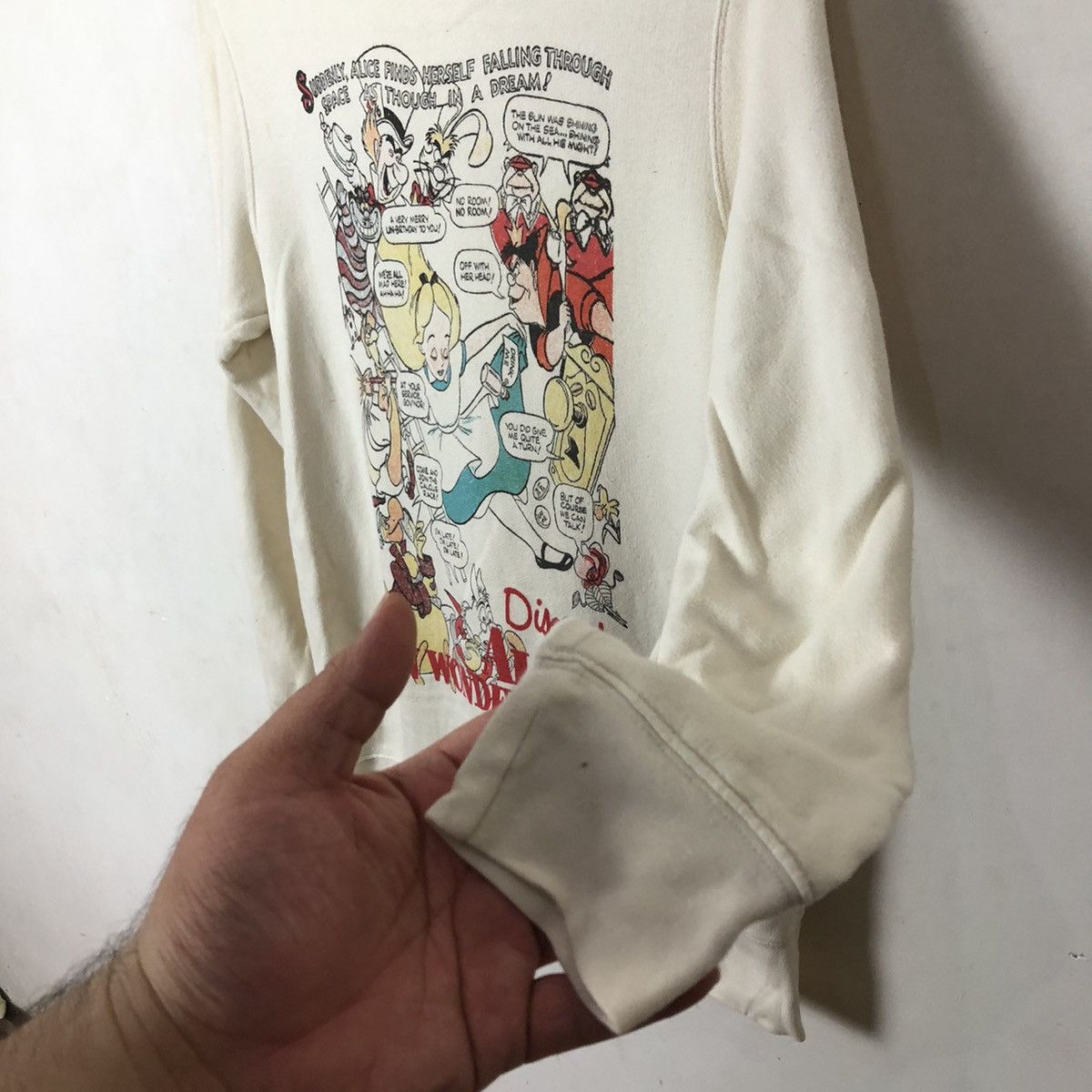 Cartoon Network ALICE IN WONDERLAND DISNEY BIG LOGO HOODIE Size US XL / EU 56 / 4 - 4 Thumbnail
