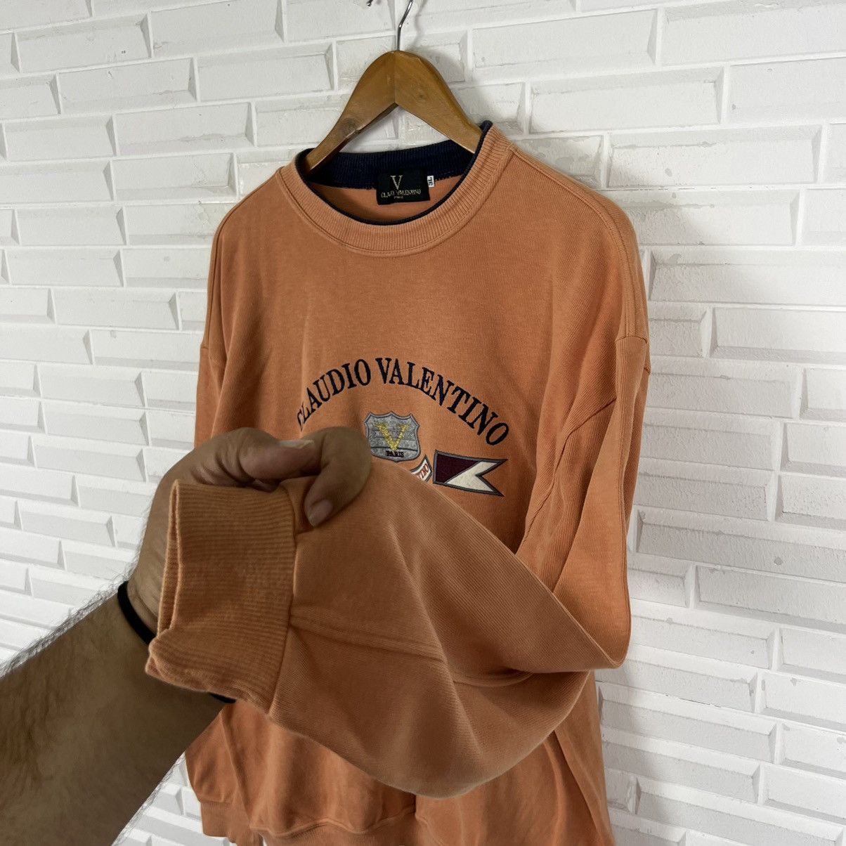 Vintage VINTAGE CLAUDIO VALENTINO SPORTS CASUAL SWEATSHIRT BIG LOGO Size US L / EU 52-54 / 3 - 4 Thumbnail