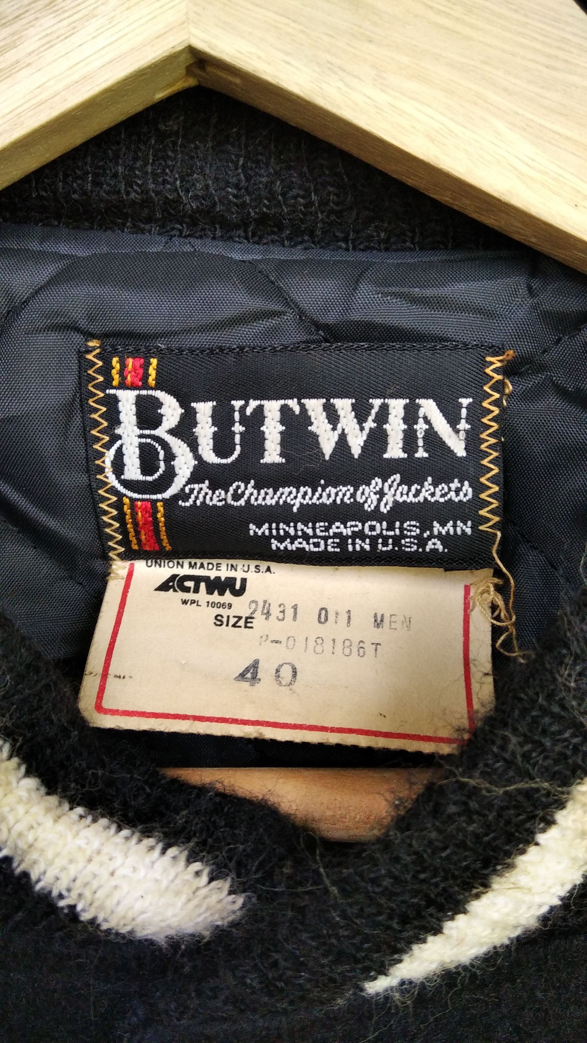 DC Comics 🔥RARE TO FIND🔥Butwin Batman Leather Sleeve Varsity Size US M / EU 48-50 / 2 - 4 Thumbnail