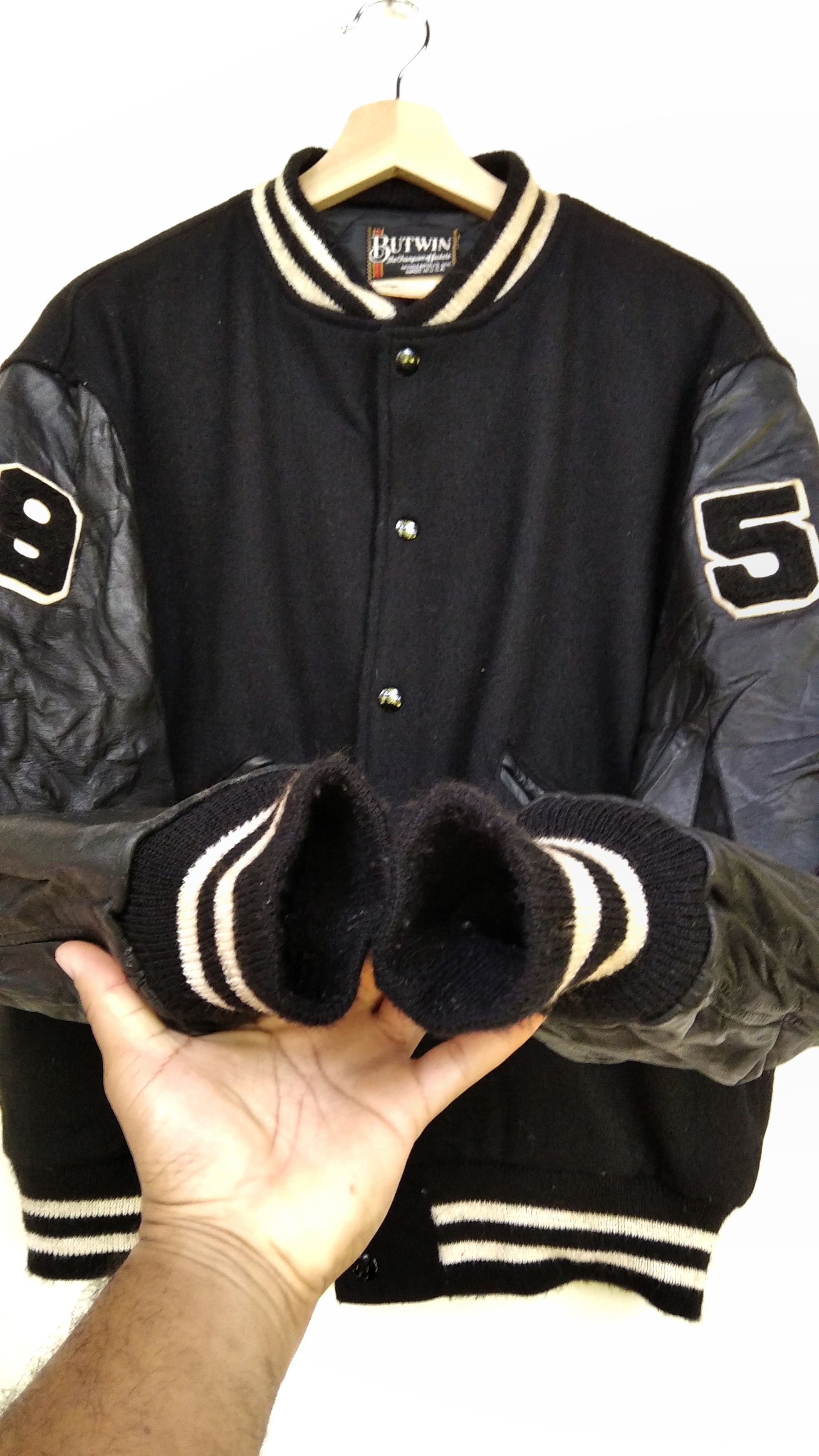 DC Comics 🔥RARE TO FIND🔥Butwin Batman Leather Sleeve Varsity Size US M / EU 48-50 / 2 - 7 Thumbnail