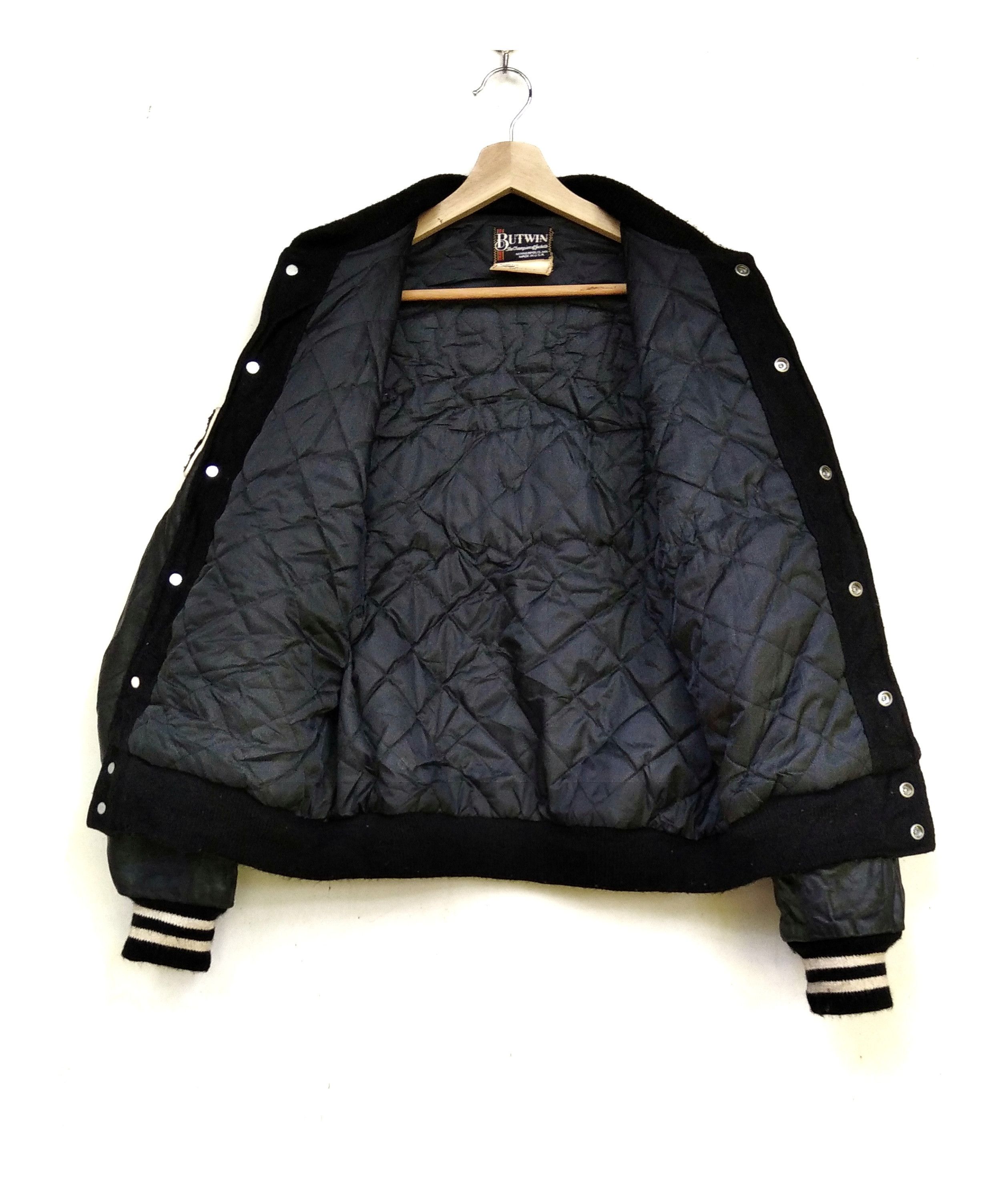 DC Comics 🔥RARE TO FIND🔥Butwin Batman Leather Sleeve Varsity Size US M / EU 48-50 / 2 - 6 Thumbnail