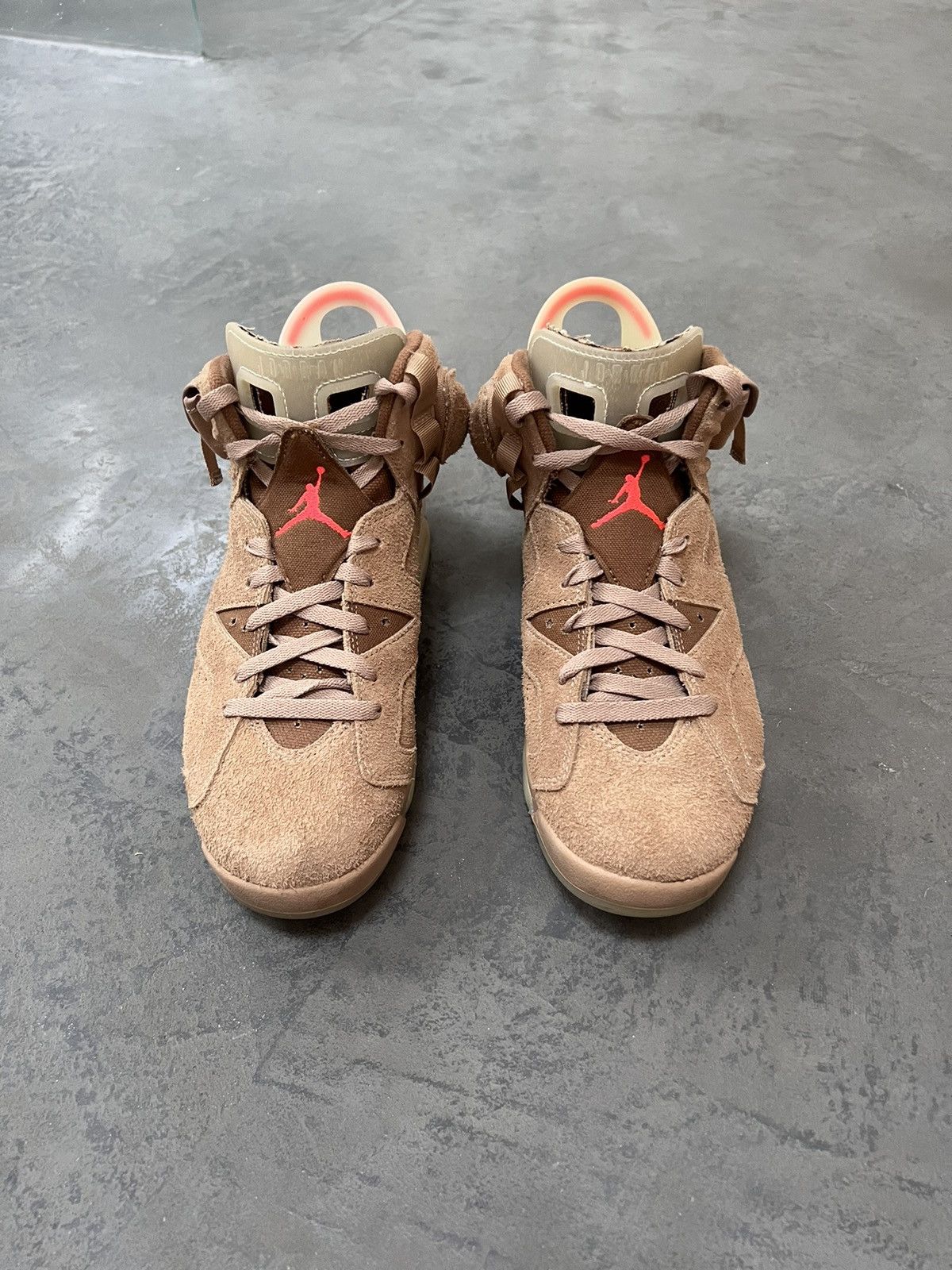 Jordan Brand × Travis Scott Jordan 6 Retro Travis Scott British Khaki Size US 8.5 / EU 41-42 - 5 Thumbnail