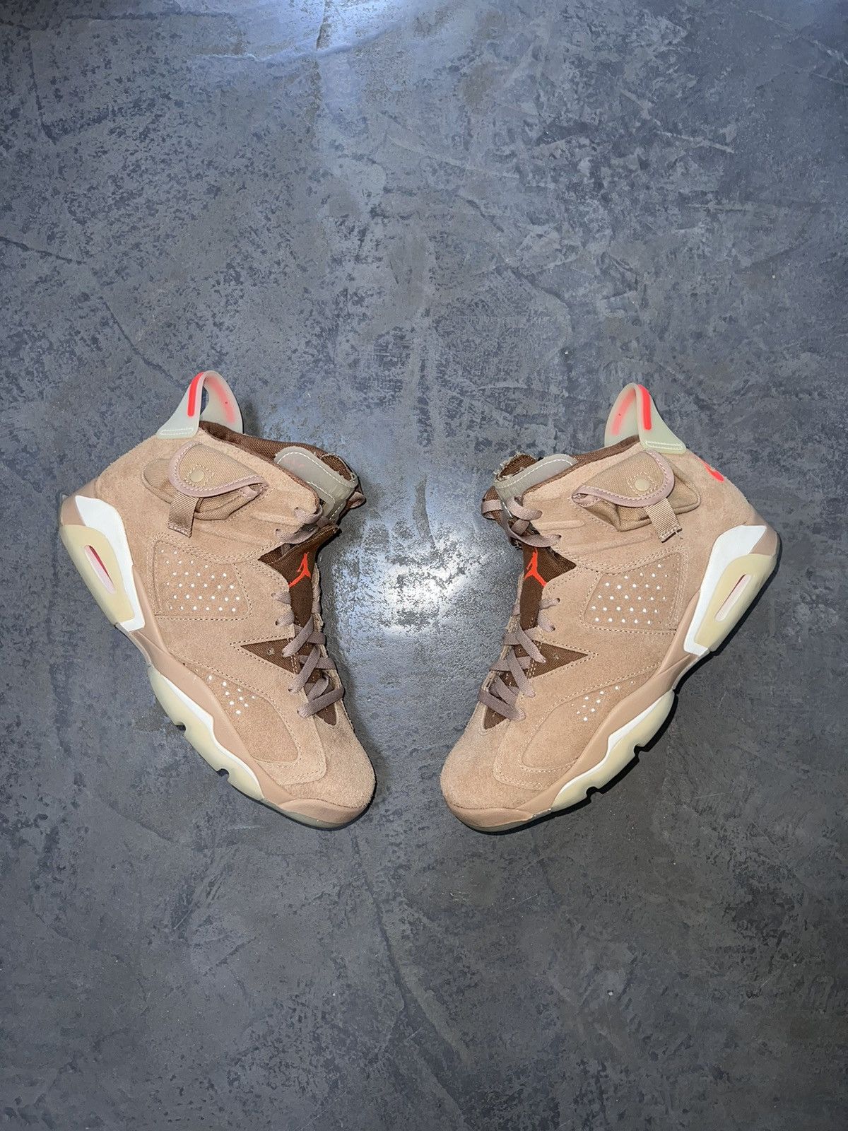 Jordan Brand × Travis Scott Jordan 6 Retro Travis Scott British Khaki Size US 8.5 / EU 41-42 - 8 Thumbnail