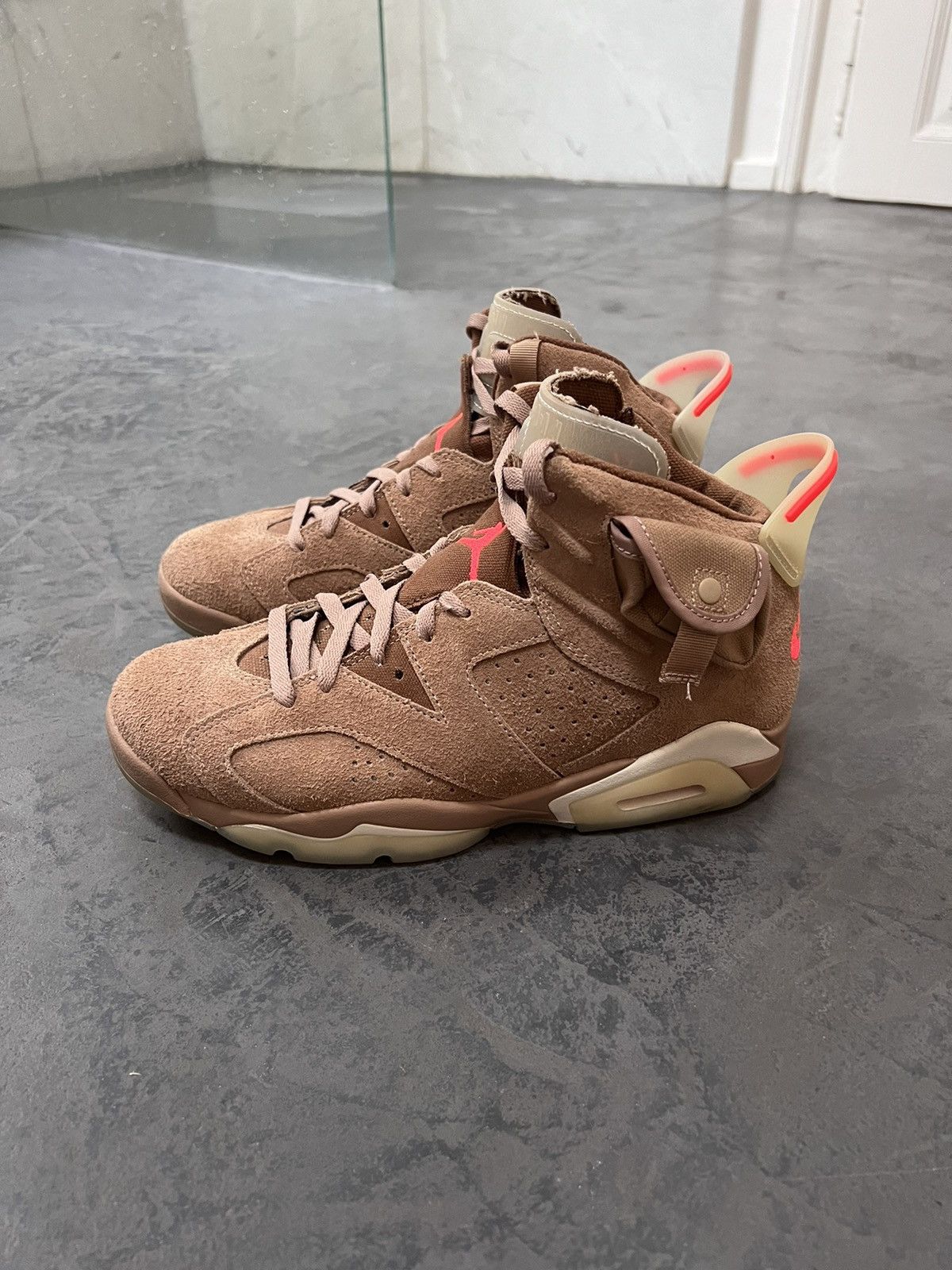 Jordan Brand × Travis Scott Jordan 6 Retro Travis Scott British Khaki Size US 8.5 / EU 41-42 - 3 Thumbnail