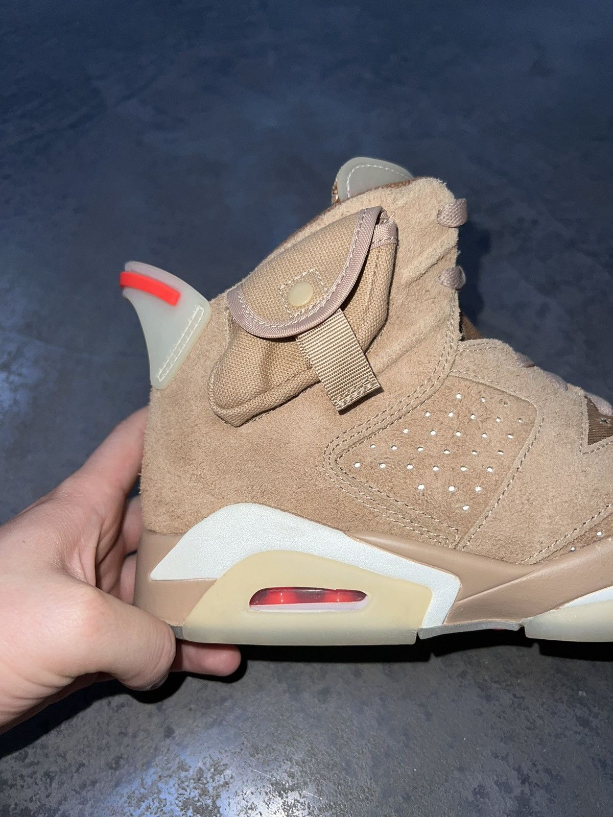 Jordan Brand × Travis Scott Jordan 6 Retro Travis Scott British Khaki Size US 8.5 / EU 41-42 - 12 Thumbnail