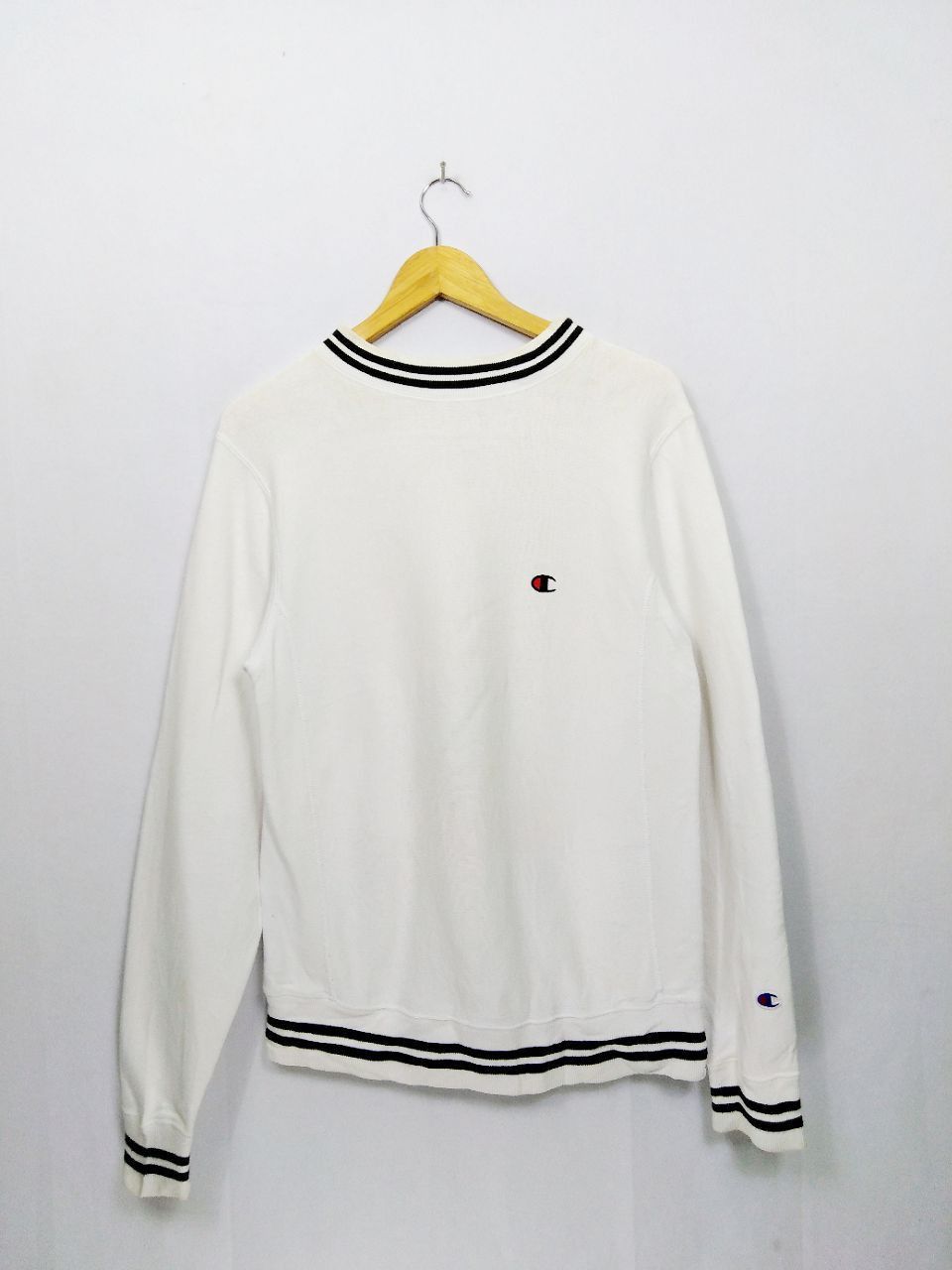 COLLABORATION BETWEEN HARE x CHAMPION SMALL LOGO SWEATSHIRT