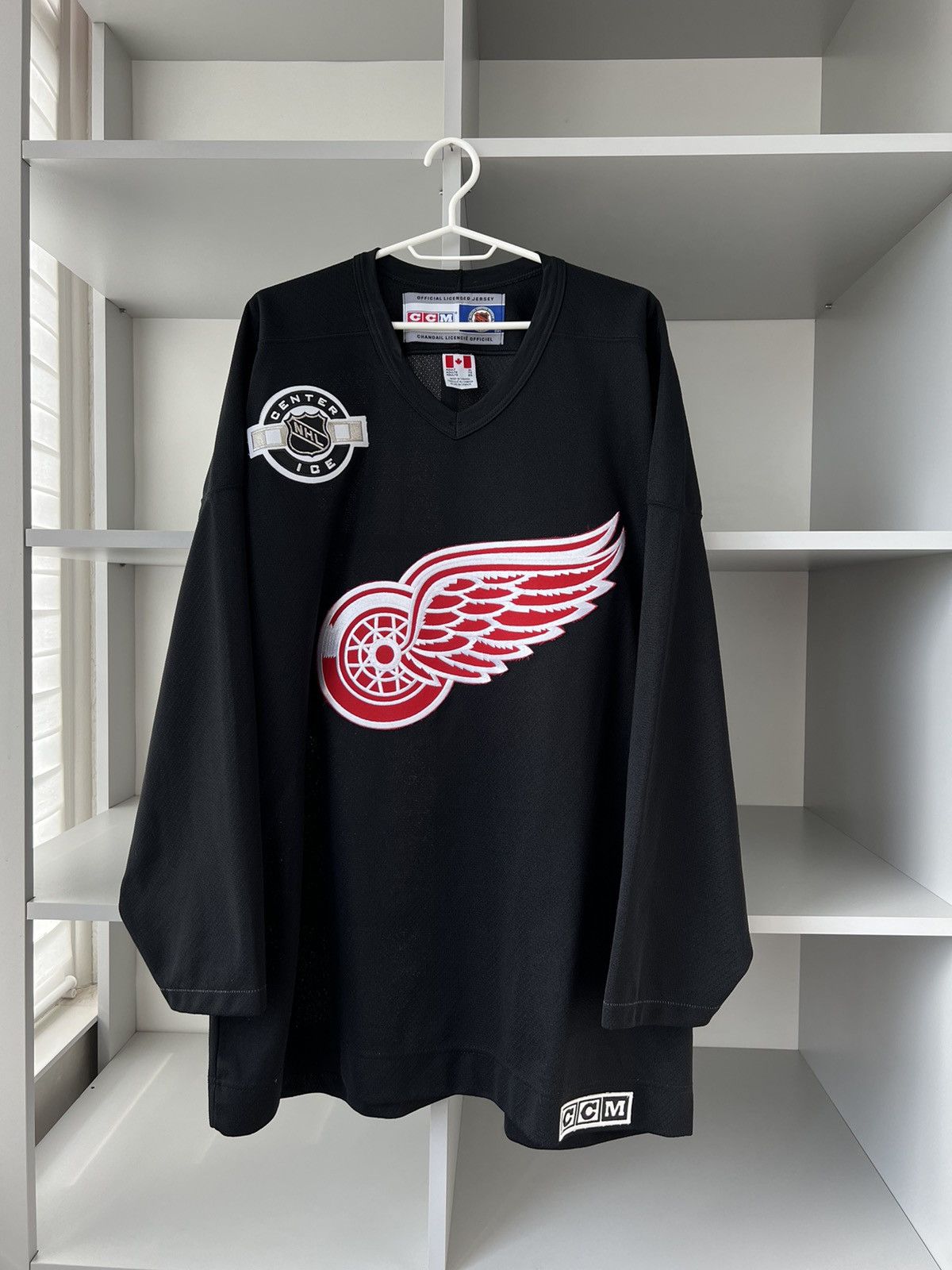 image of Ccm Detroit Red Wings Vintage Nhl Black Canada Jersey, Men's (Size XL)