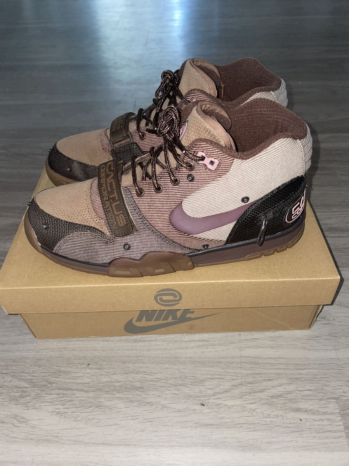 travis scott nike trainers