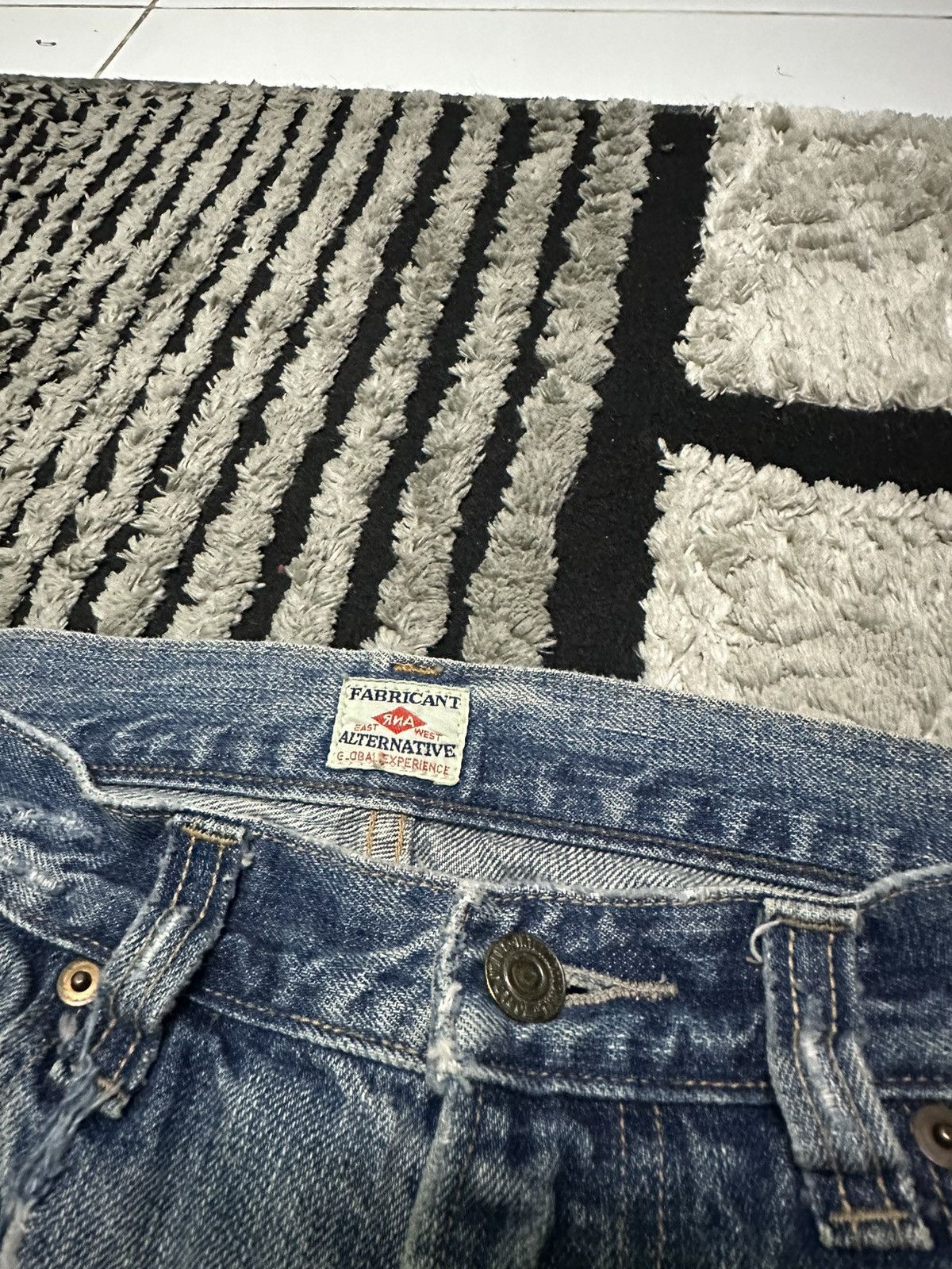 Hysteric Glamour 32x26 Vintage Rna distressed denim jeans Size US 32 / EU 48 - 3 Thumbnail