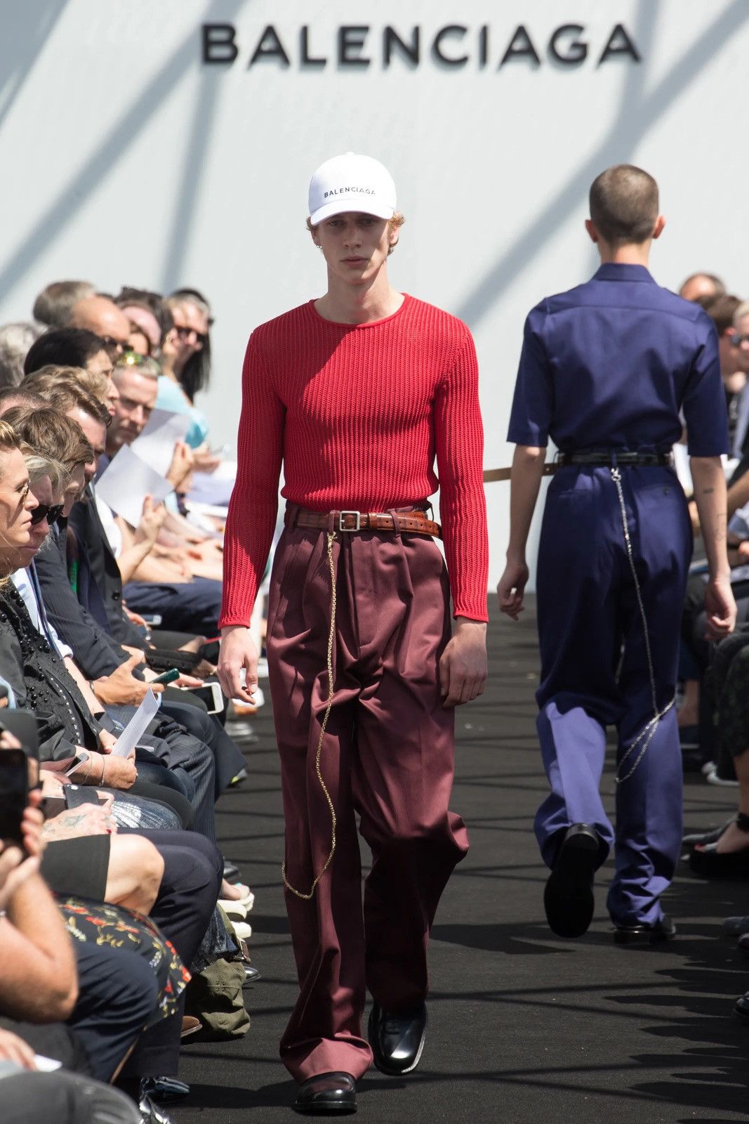 Balenciaga BALENCIAGA SS17 BNWT BURGUNDY SKATER PANTS Size US 32 / EU 48 - 2 Thumbnail