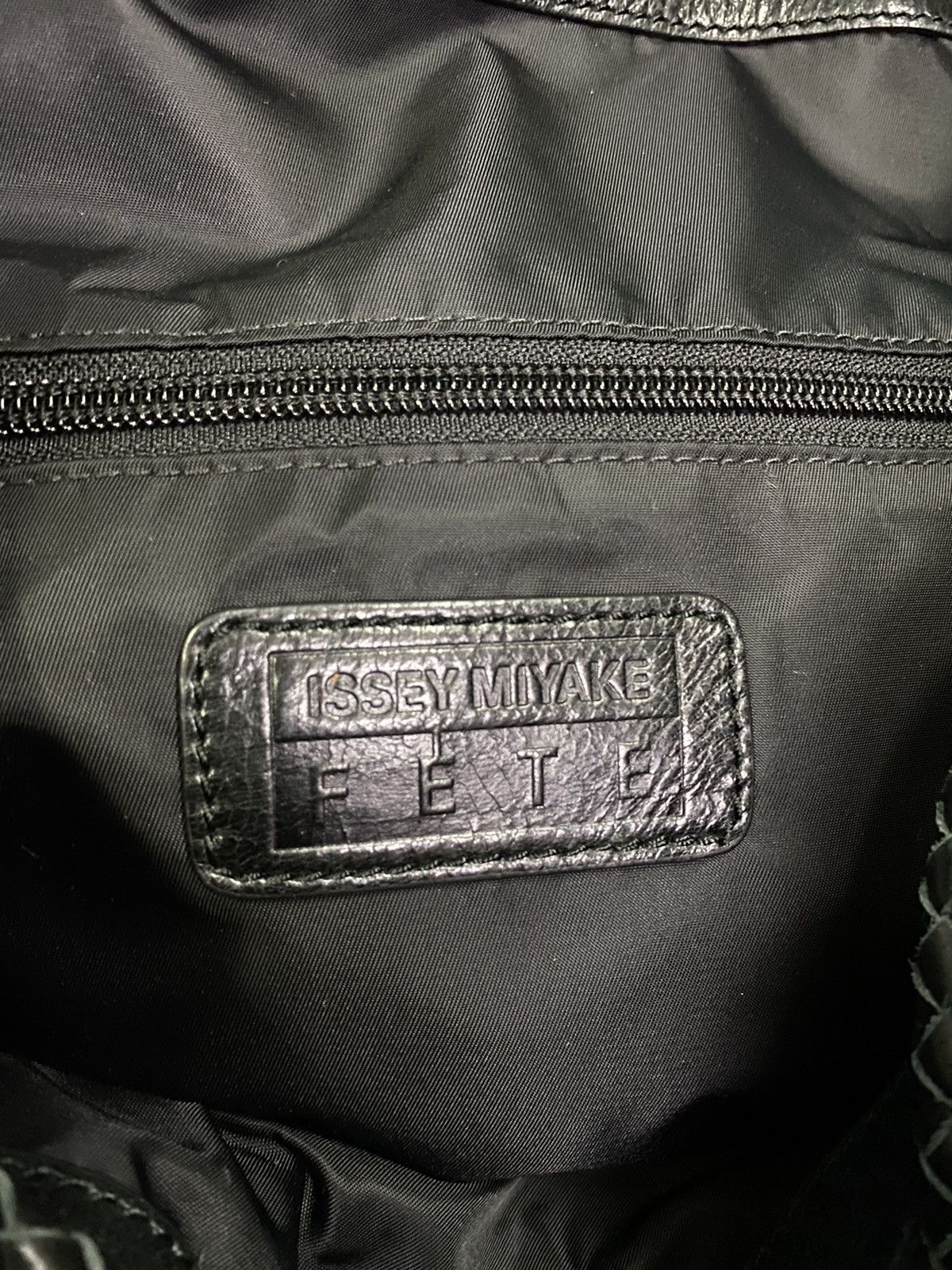 Issey Miyake ISEY MIYAKE FETE DRAWSTRING SHOULDER/TOTE LEATHER BAG Size ONE SIZE - 11 Thumbnail