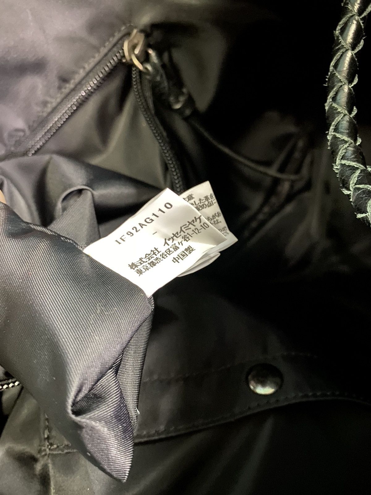 Issey Miyake ISEY MIYAKE FETE DRAWSTRING SHOULDER/TOTE LEATHER BAG Size ONE SIZE - 9 Thumbnail