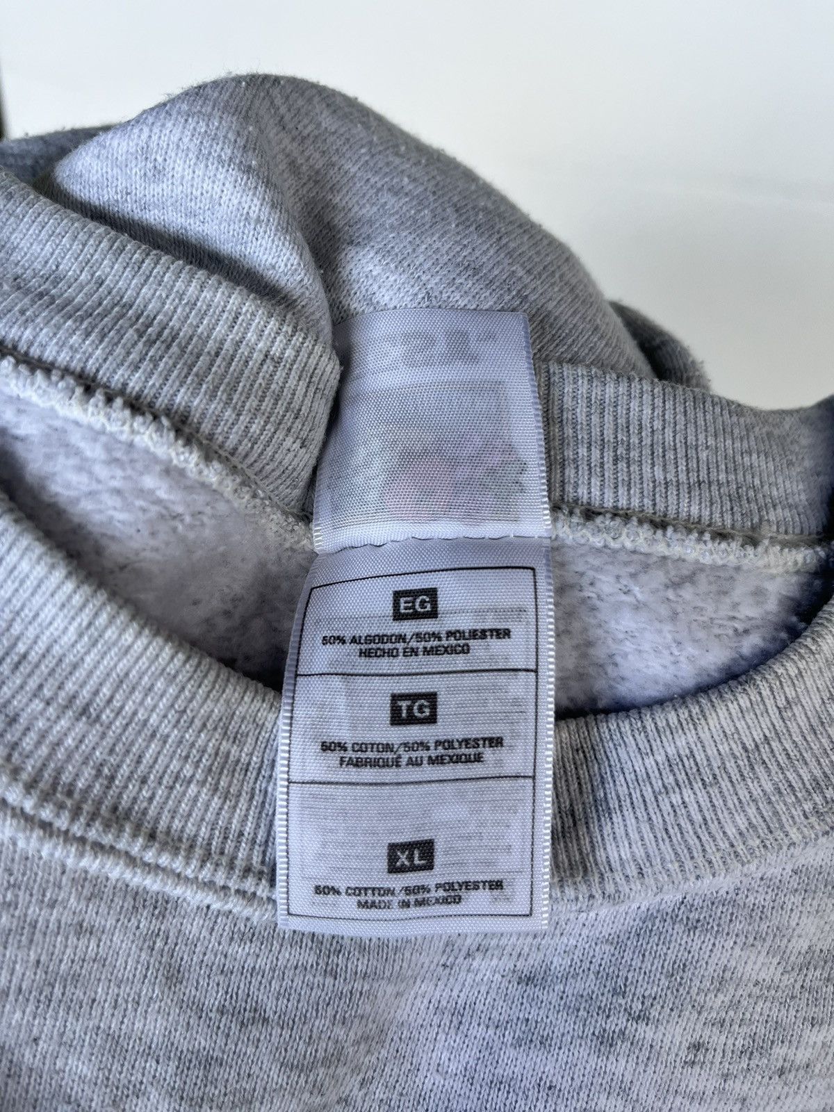 Fruit Of The Loom Vintage 1986 Les Miserable Sweatshirt Size US XL / EU 56 / 4 - 9 Thumbnail
