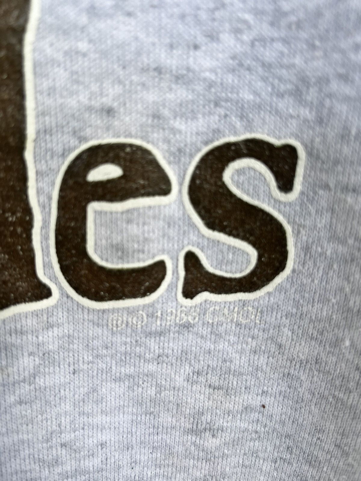 Fruit Of The Loom Vintage 1986 Les Miserable Sweatshirt Size US XL / EU 56 / 4 - 4 Thumbnail