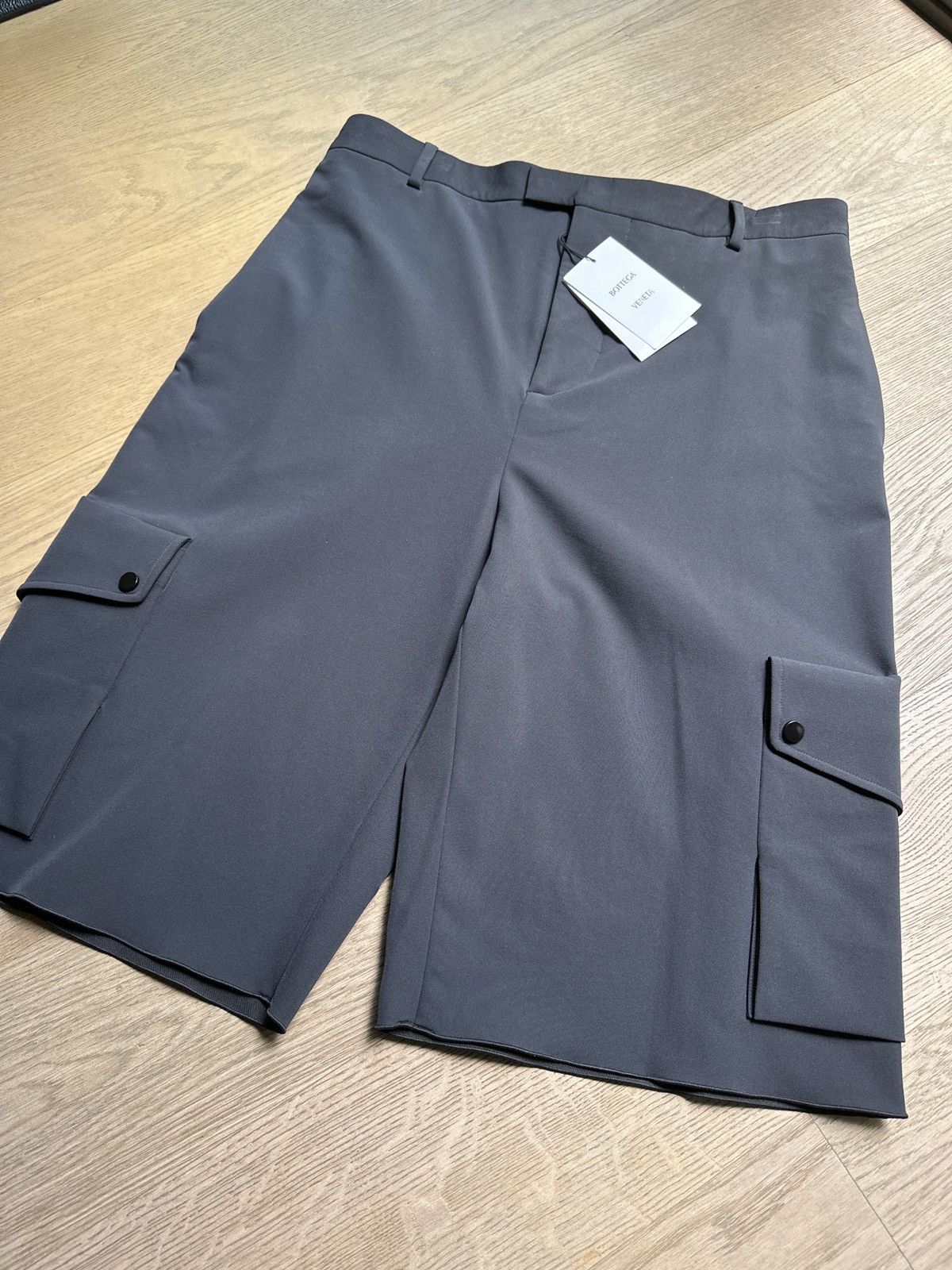 Bottega Veneta New with Tag, Cargo Short Size US 34 / EU 50 - 1 Thumbnail