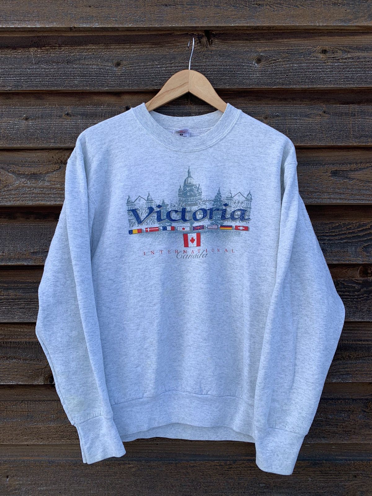 Victoria Harbour Embroidered Vintage Sweater-Bust 40