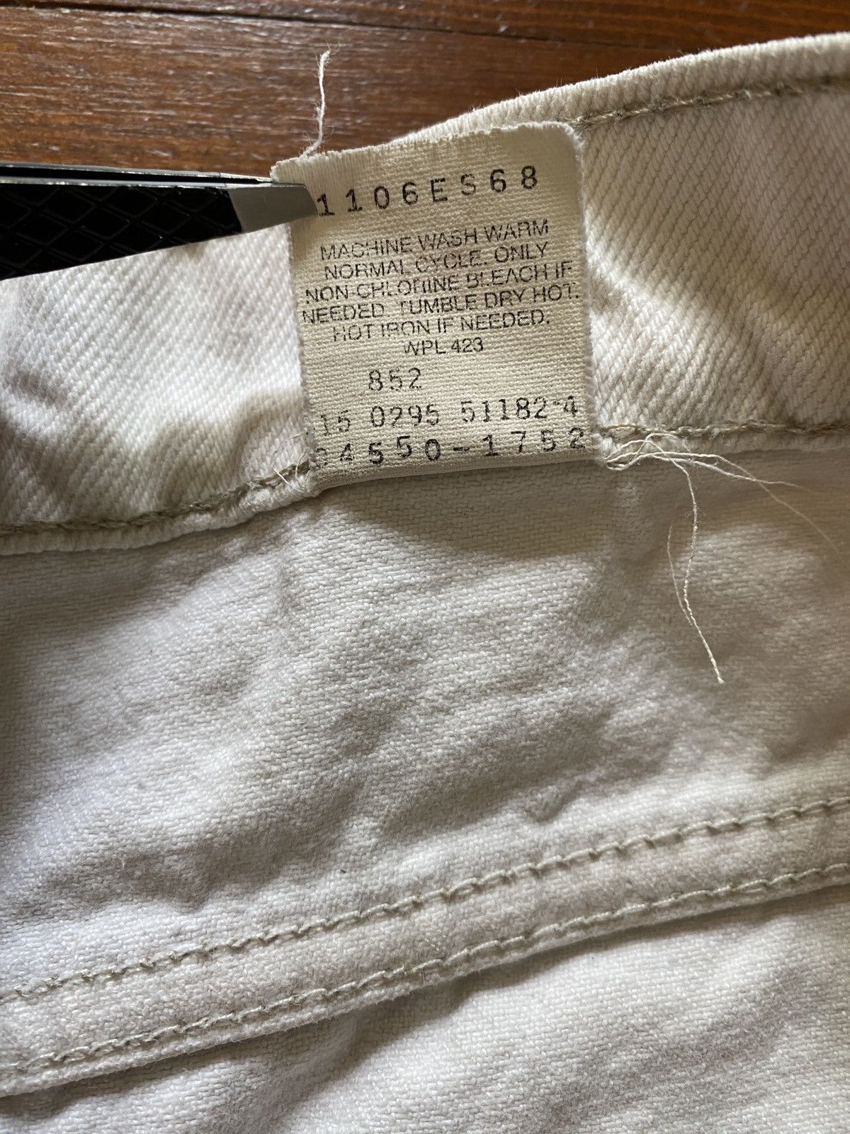 Levi's × Vintage Vintage ‘95 Levi’s 550 Orange Tab White Relaxed Jean Shorts Size US 37 - 16 Thumbnail