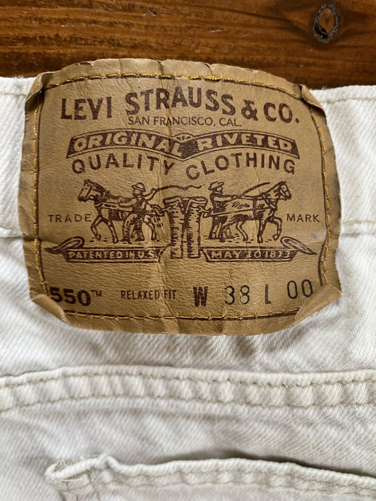 Levi's × Vintage Vintage ‘95 Levi’s 550 Orange Tab White Relaxed Jean Shorts Size US 37 - 4 Thumbnail