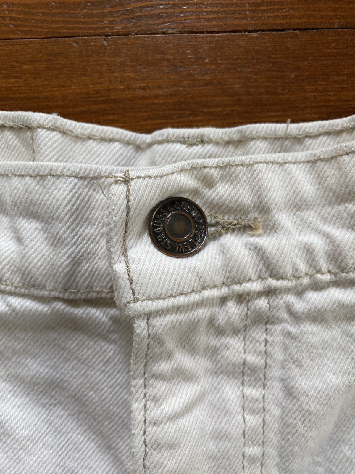 Levi's × Vintage Vintage ‘95 Levi’s 550 Orange Tab White Relaxed Jean Shorts Size US 37 - 10 Thumbnail