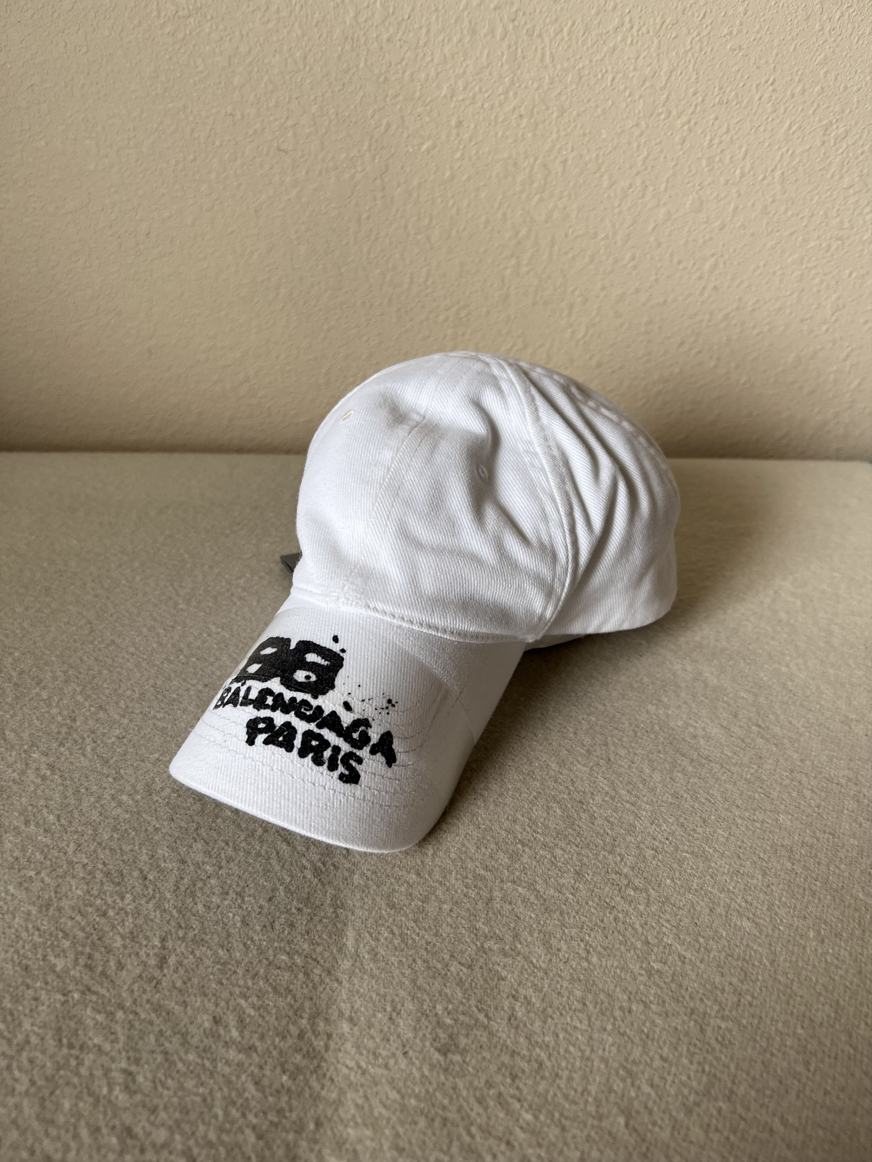 Balenciaga Balenciaga Dirty BB Paris Baseball Hat in White Size ONE SIZE - 1 Thumbnail