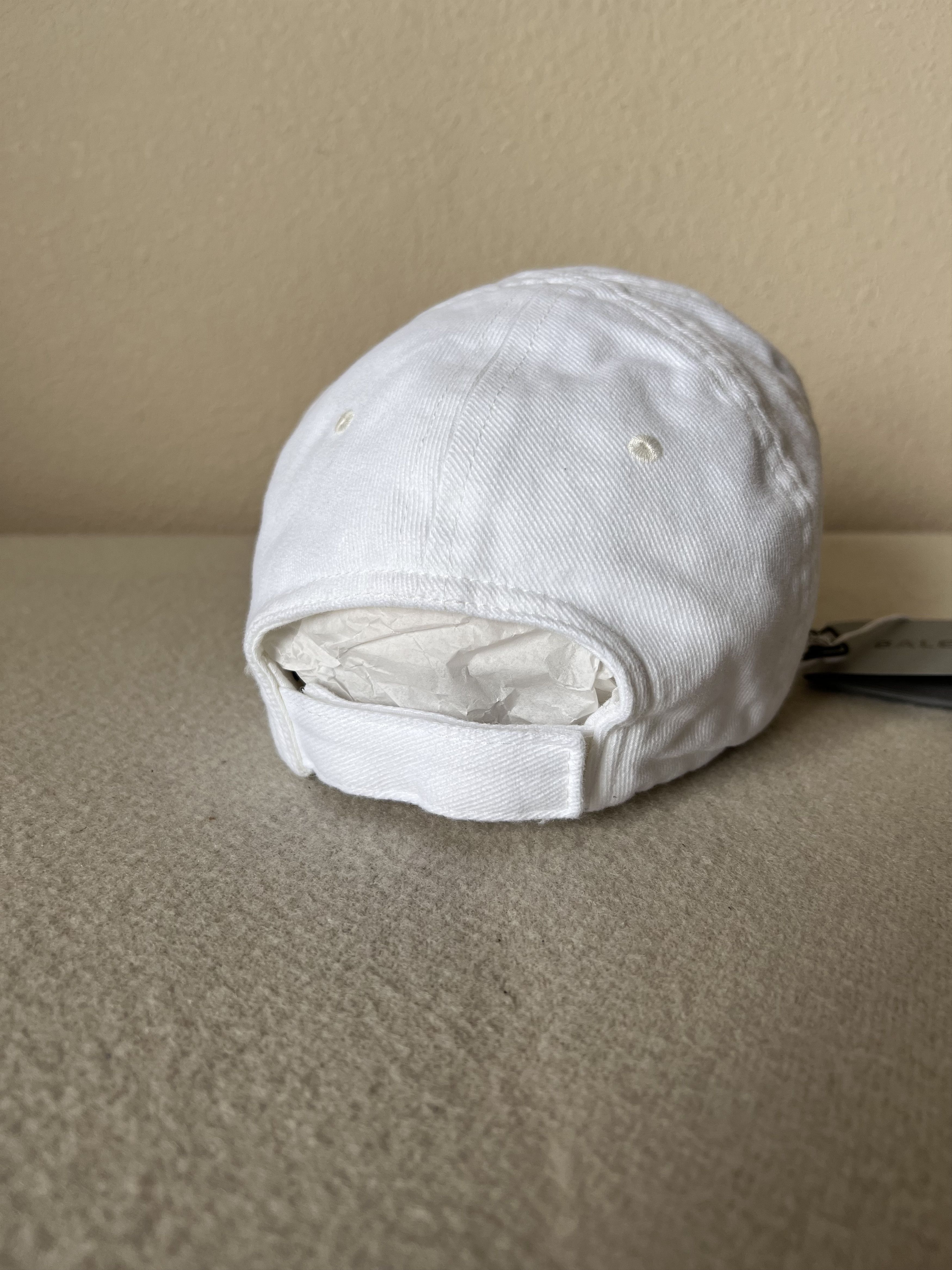 Balenciaga Balenciaga Dirty BB Paris Baseball Hat in White Size ONE SIZE - 4 Thumbnail