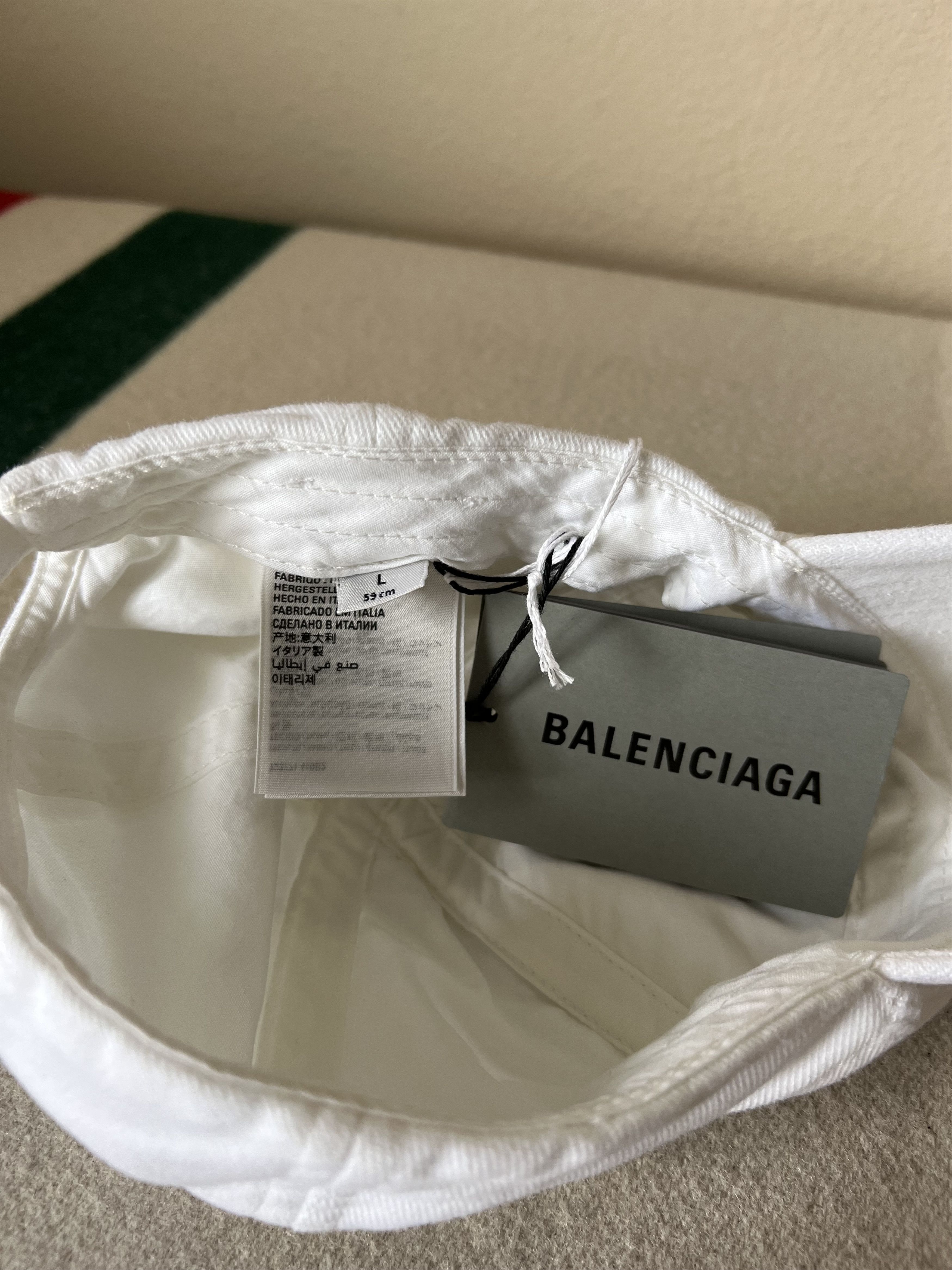 Balenciaga Balenciaga Dirty BB Paris Baseball Hat in White Size ONE SIZE - 6 Thumbnail