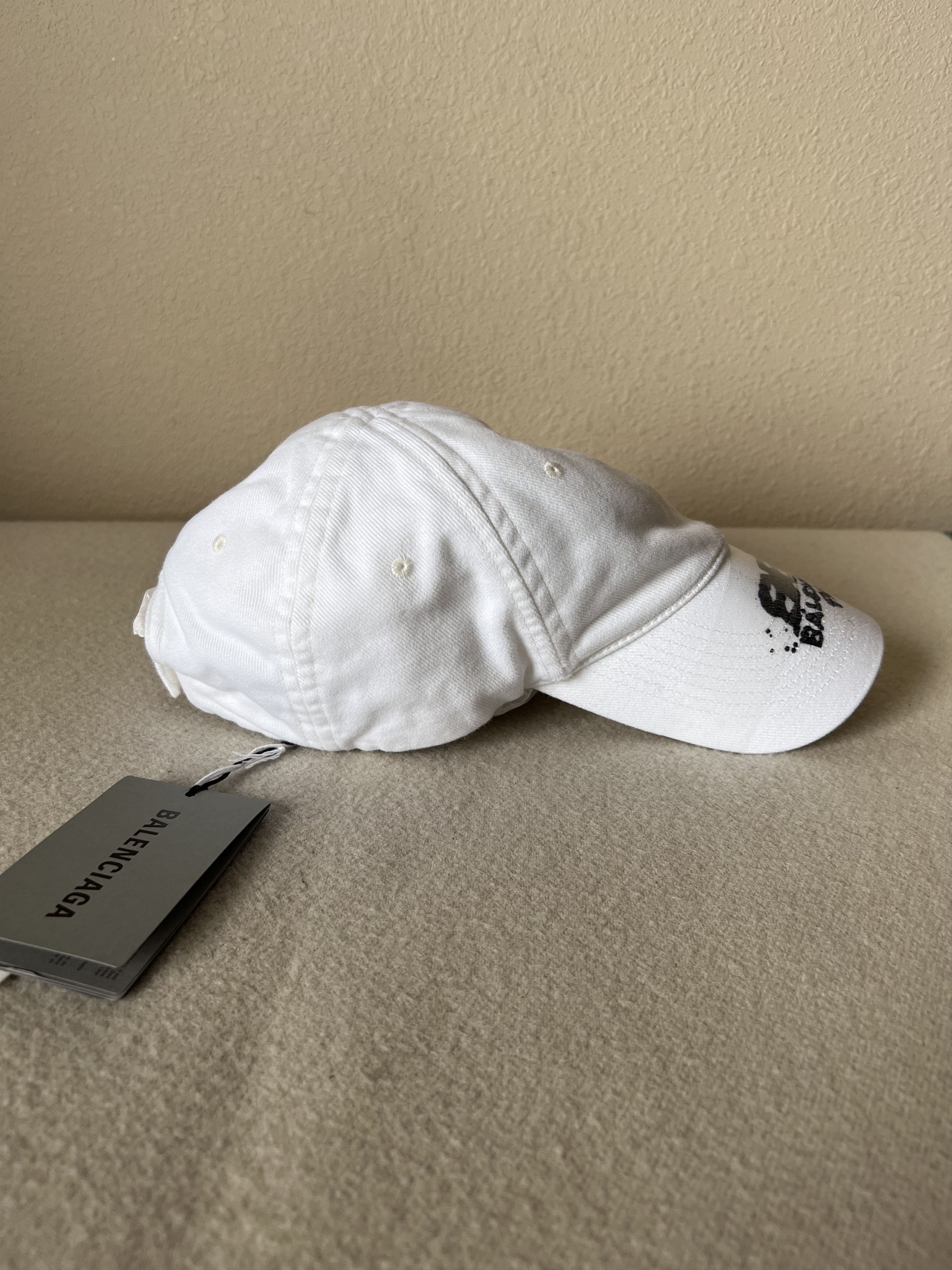 Balenciaga Balenciaga Dirty BB Paris Baseball Hat in White Size ONE SIZE - 3 Thumbnail