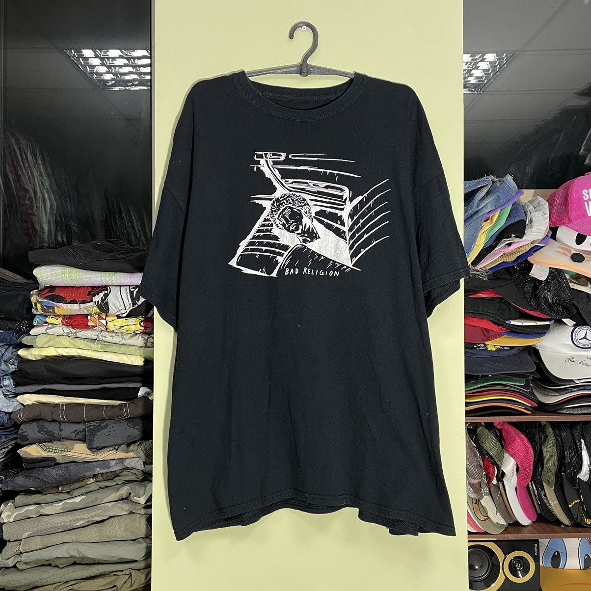 Vintage Vintage Y2K Graphic Tee Band Art Punk Streetwear Cropped XXL Size US XXL / EU 58 / 5 - 1 Thumbnail