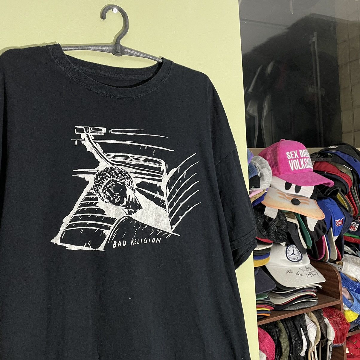 Vintage Vintage Y2K Graphic Tee Band Art Punk Streetwear Cropped XXL Size US XXL / EU 58 / 5 - 2 Thumbnail