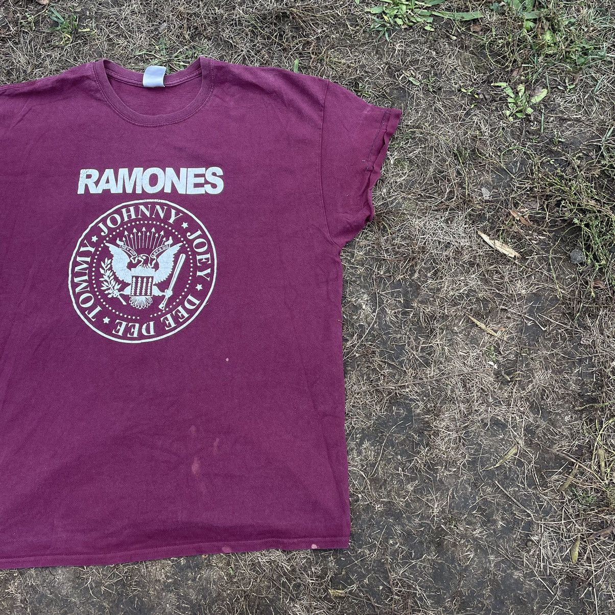 Vintage Vintage 90s Ramones Graphic Band Tee Faded Purple Grunge L Size US L / EU 52-54 / 3 - 2 Thumbnail
