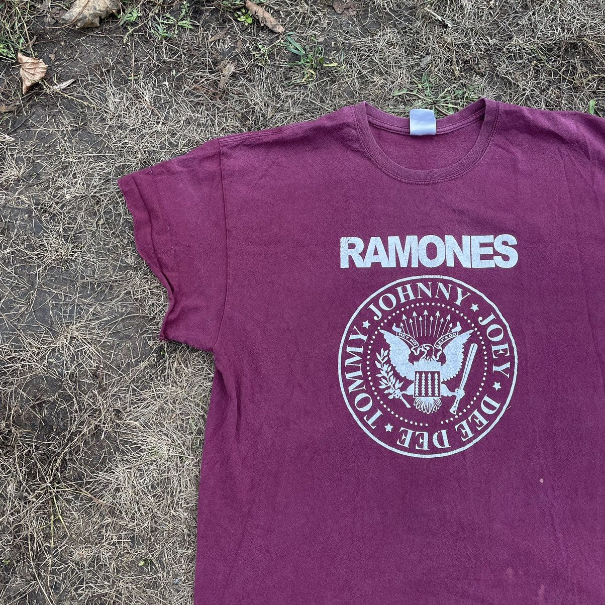 Vintage Vintage 90s Ramones Graphic Band Tee Faded Purple Grunge L Size US L / EU 52-54 / 3 - 3 Thumbnail