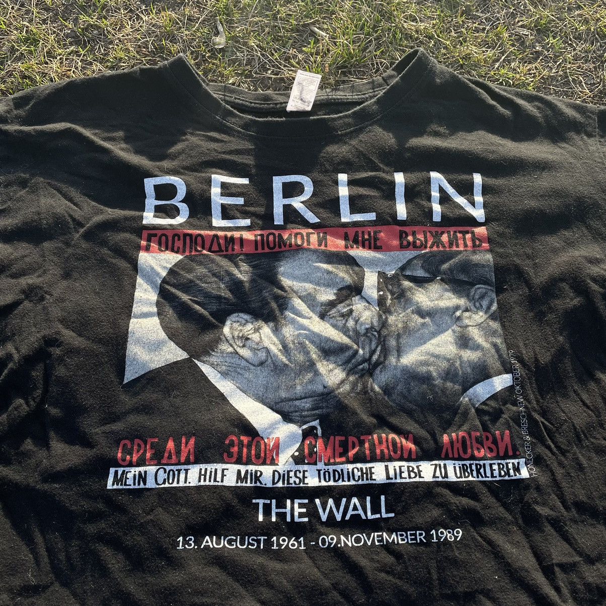 Vintage Vintage 90s Berlin Graphic Tee Sun Faded Grunge Dark Boxy M Size US M / EU 48-50 / 2 - 3 Thumbnail
