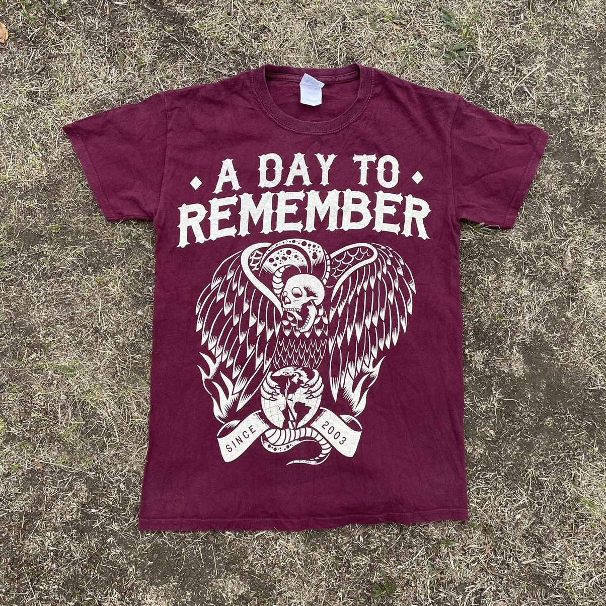 Vintage Vintage 90s Tee Day Remember Skulls Horror Print S Size US S / EU 44-46 / 1 - 1 Thumbnail