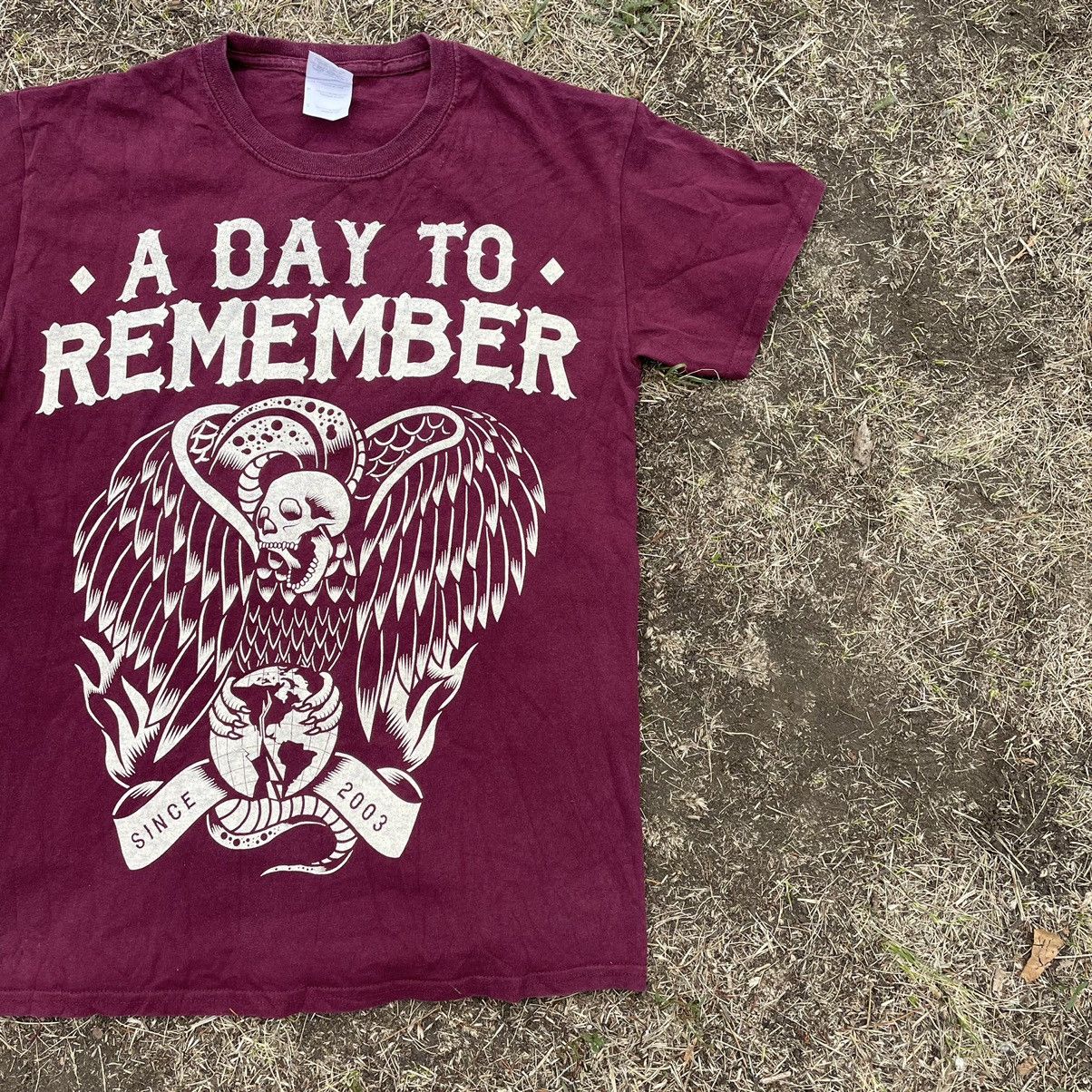 Vintage Vintage 90s Tee Day Remember Skulls Horror Print S Size US S / EU 44-46 / 1 - 3 Thumbnail